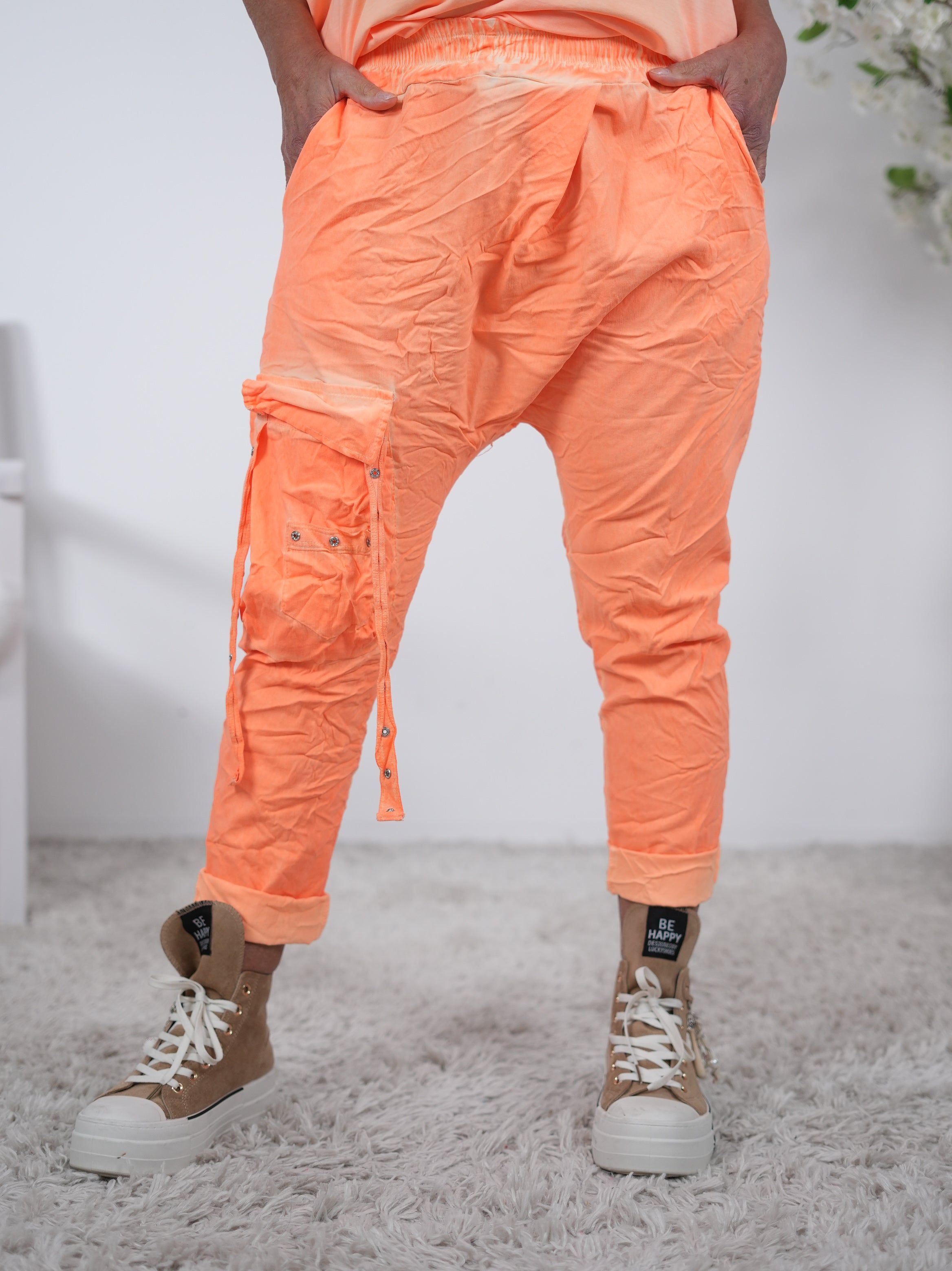 Bequeme Baggy mit aufgesetzter Tasche One Size (ca Gr. 40-44) Neon Orange