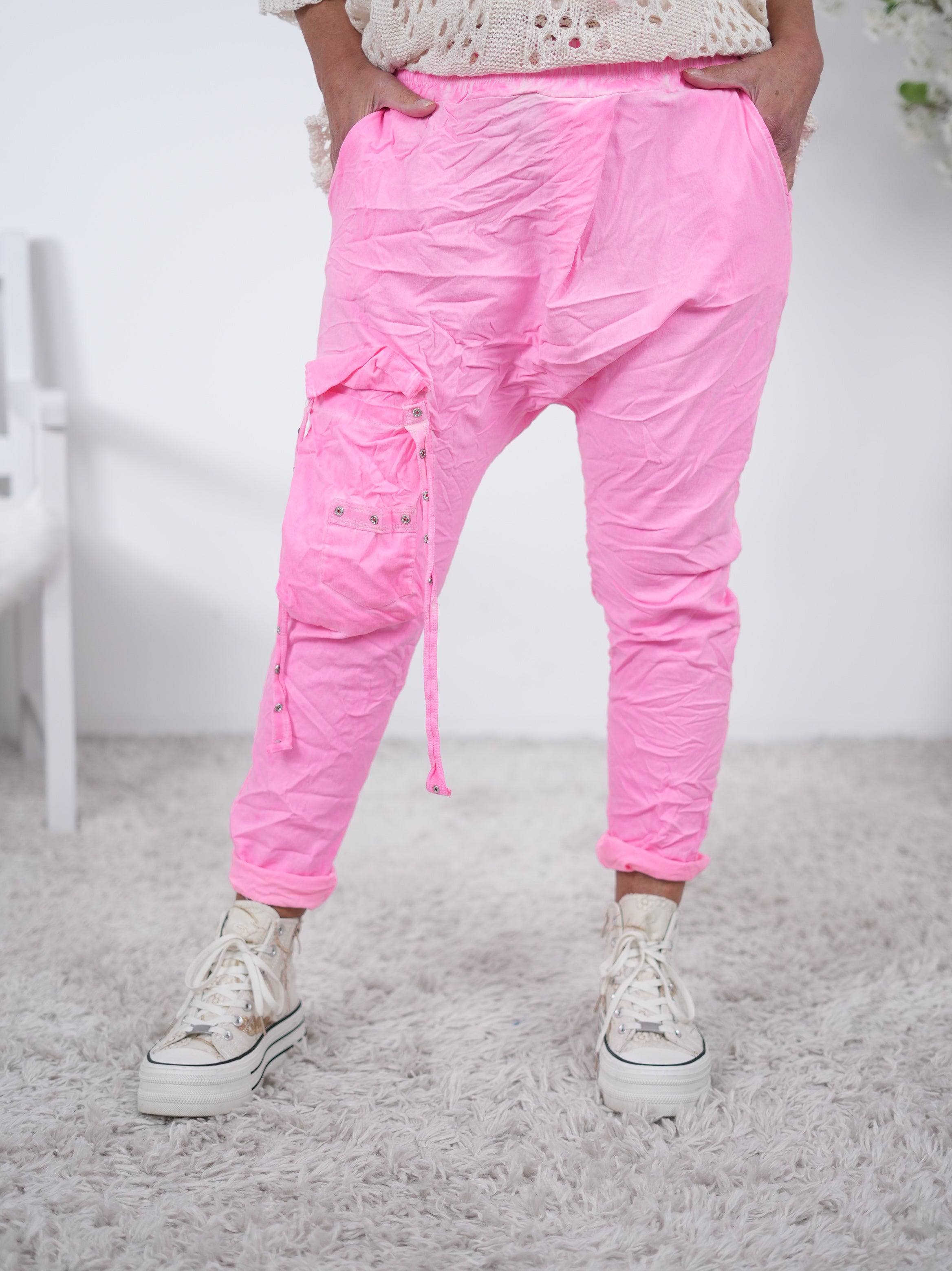 Bequeme Baggy mit aufgesetzter Tasche One Size (ca Gr. 40-44) Neon Pink