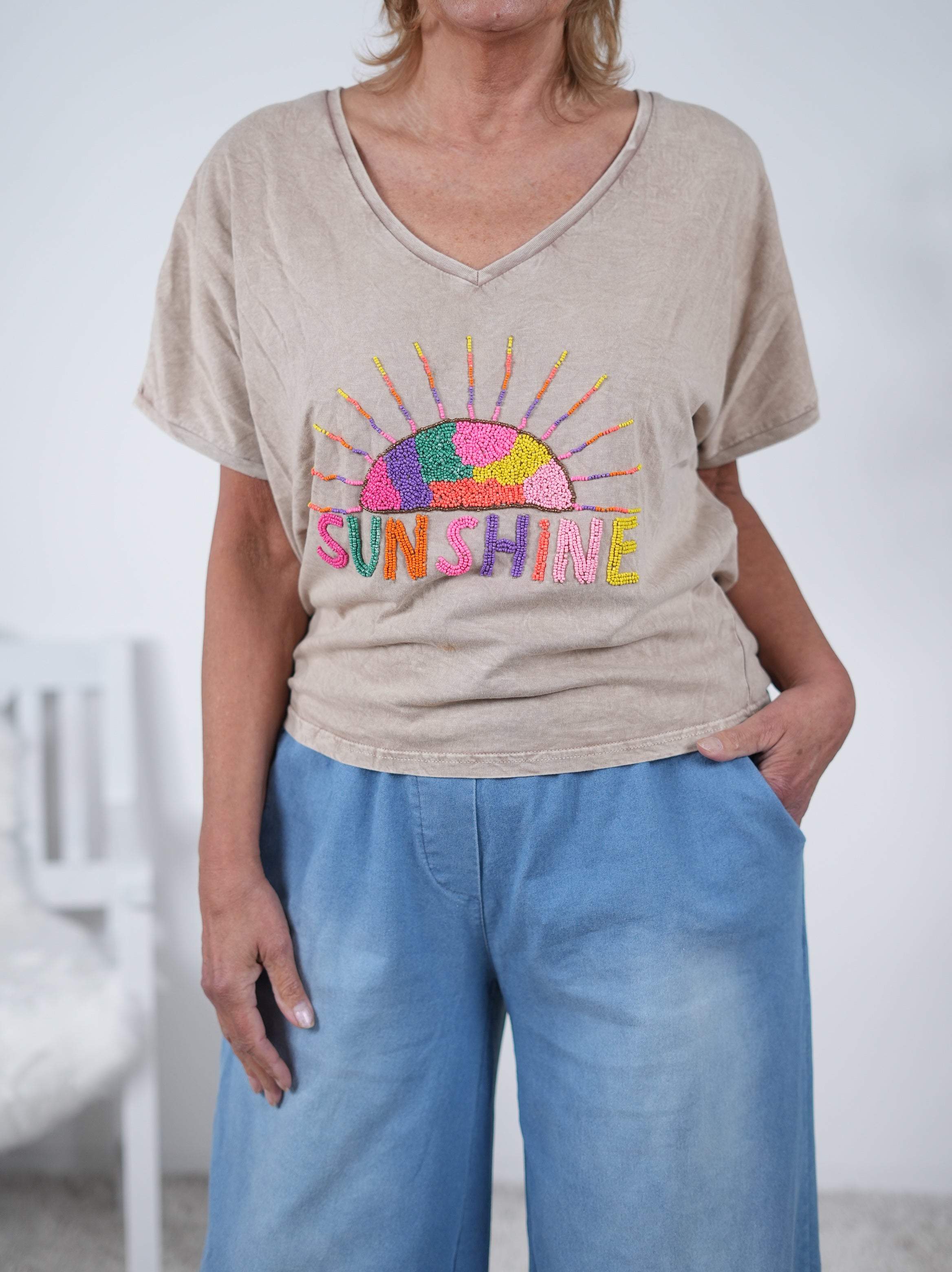 Kurzes Shirt mit Perlen Motiv