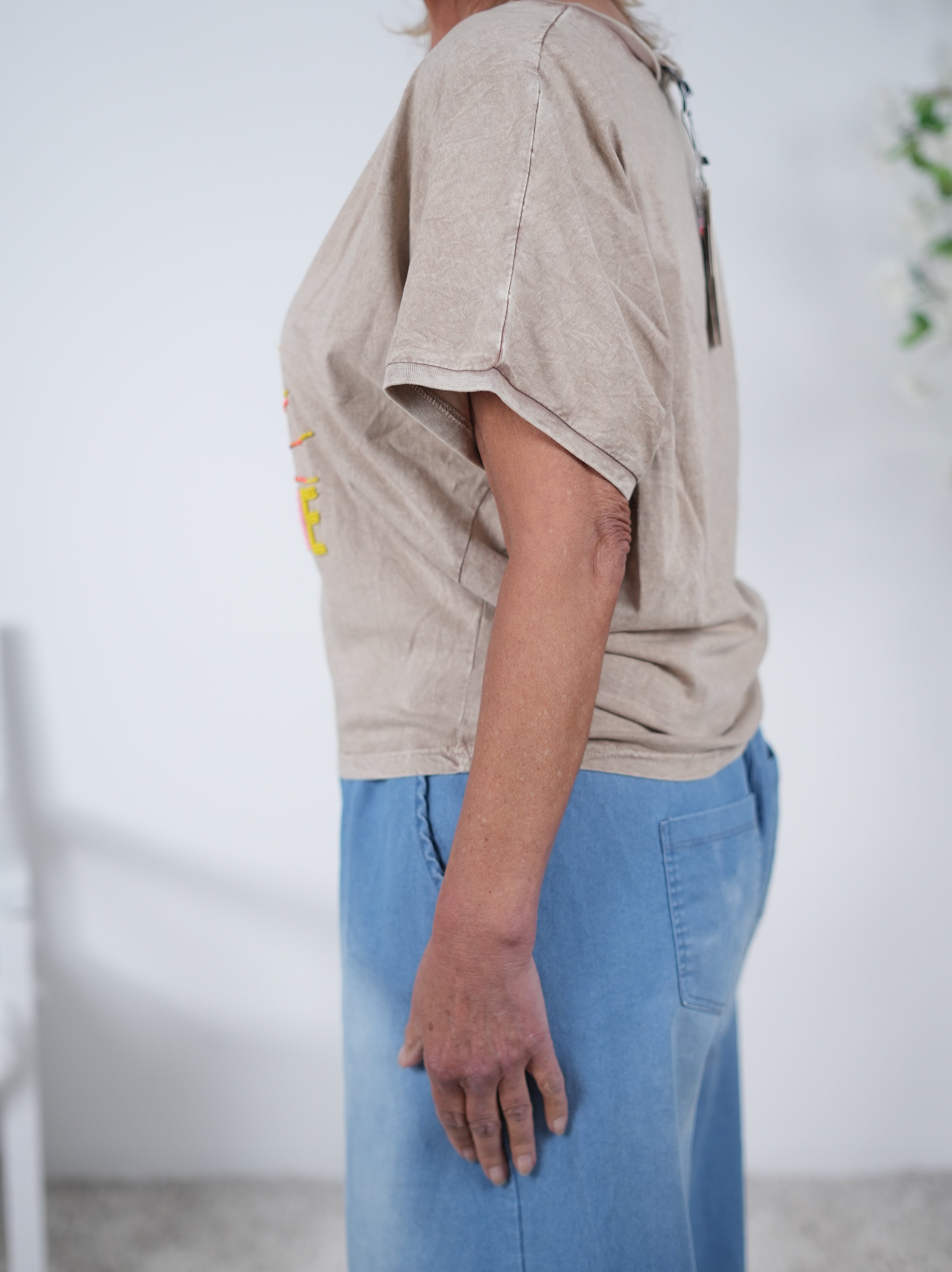 Kurzes Shirt mit Perlen Motiv