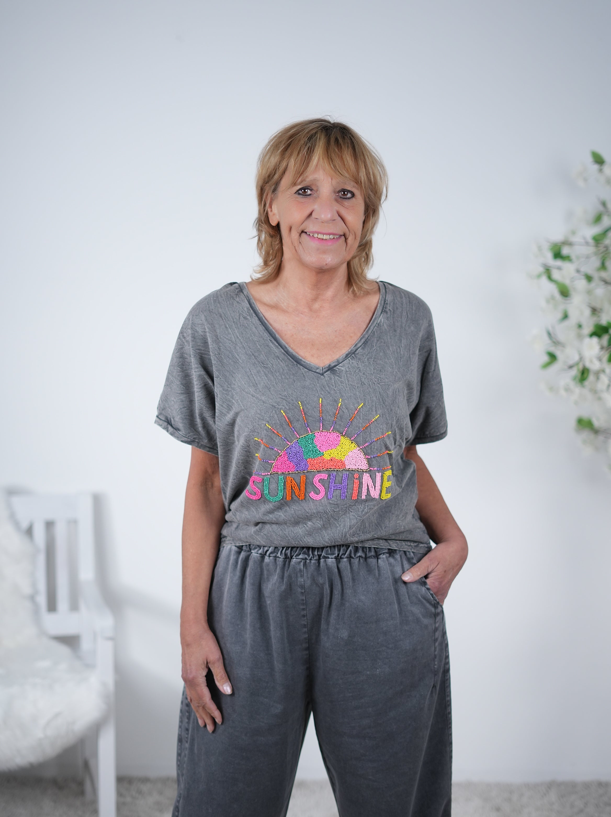 Kurzes Shirt mit Perlen Motiv