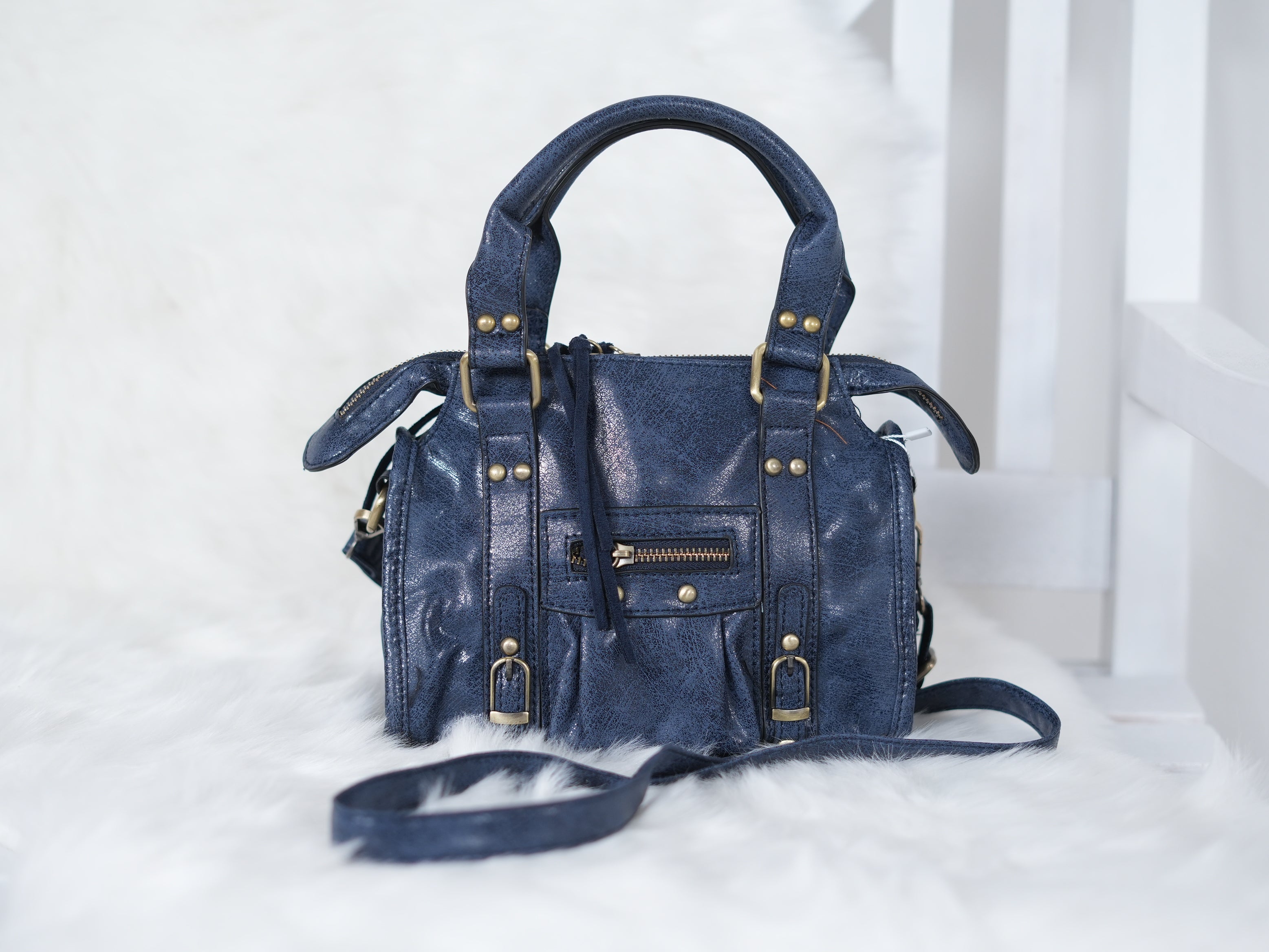 Lässige Crossbody Tasche mit Vintage-Details und Nieten dunkles Blau