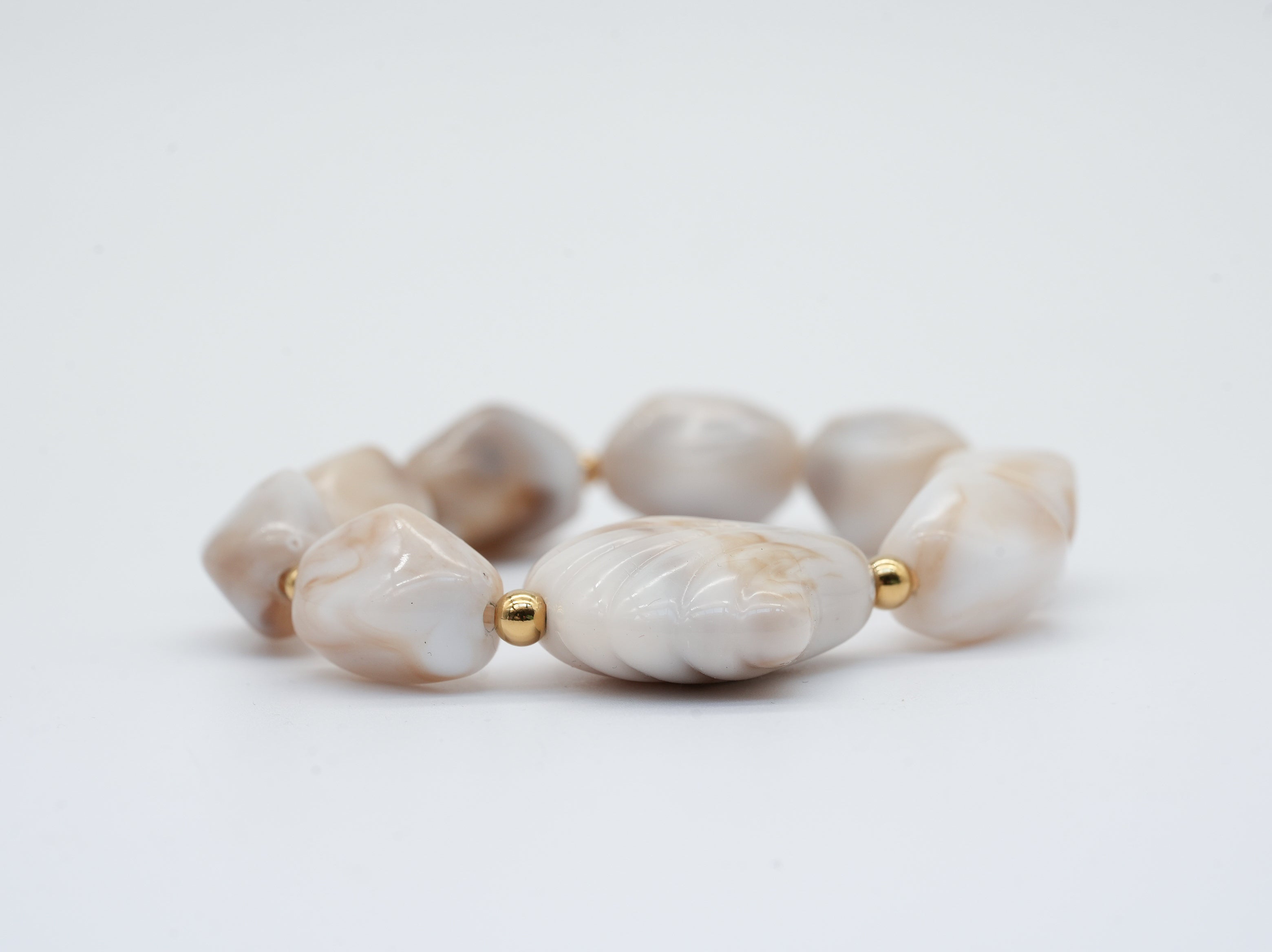 Armband mit Muschel verziert