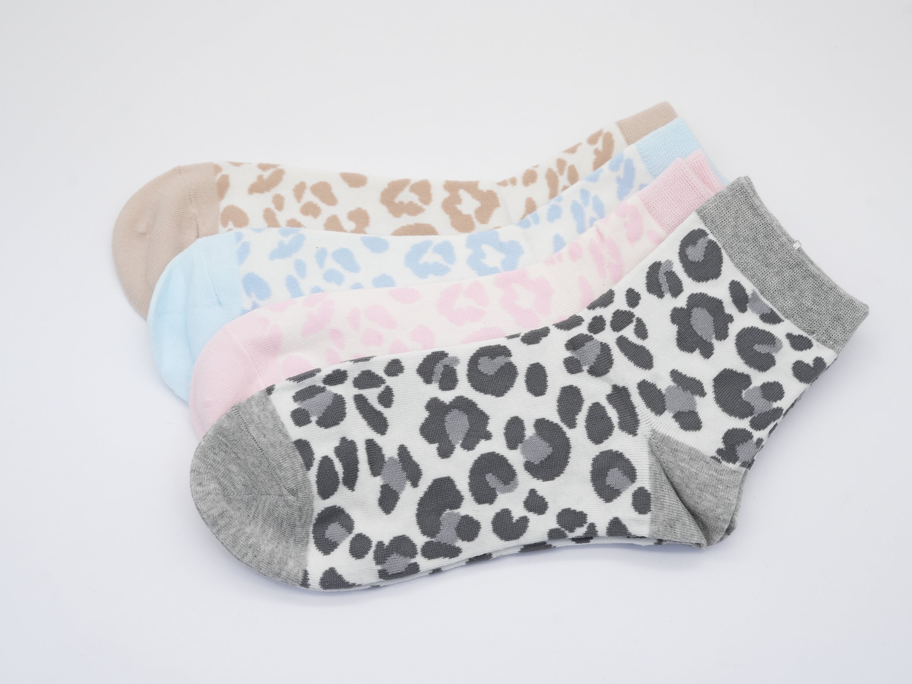 Socken im Leo Design