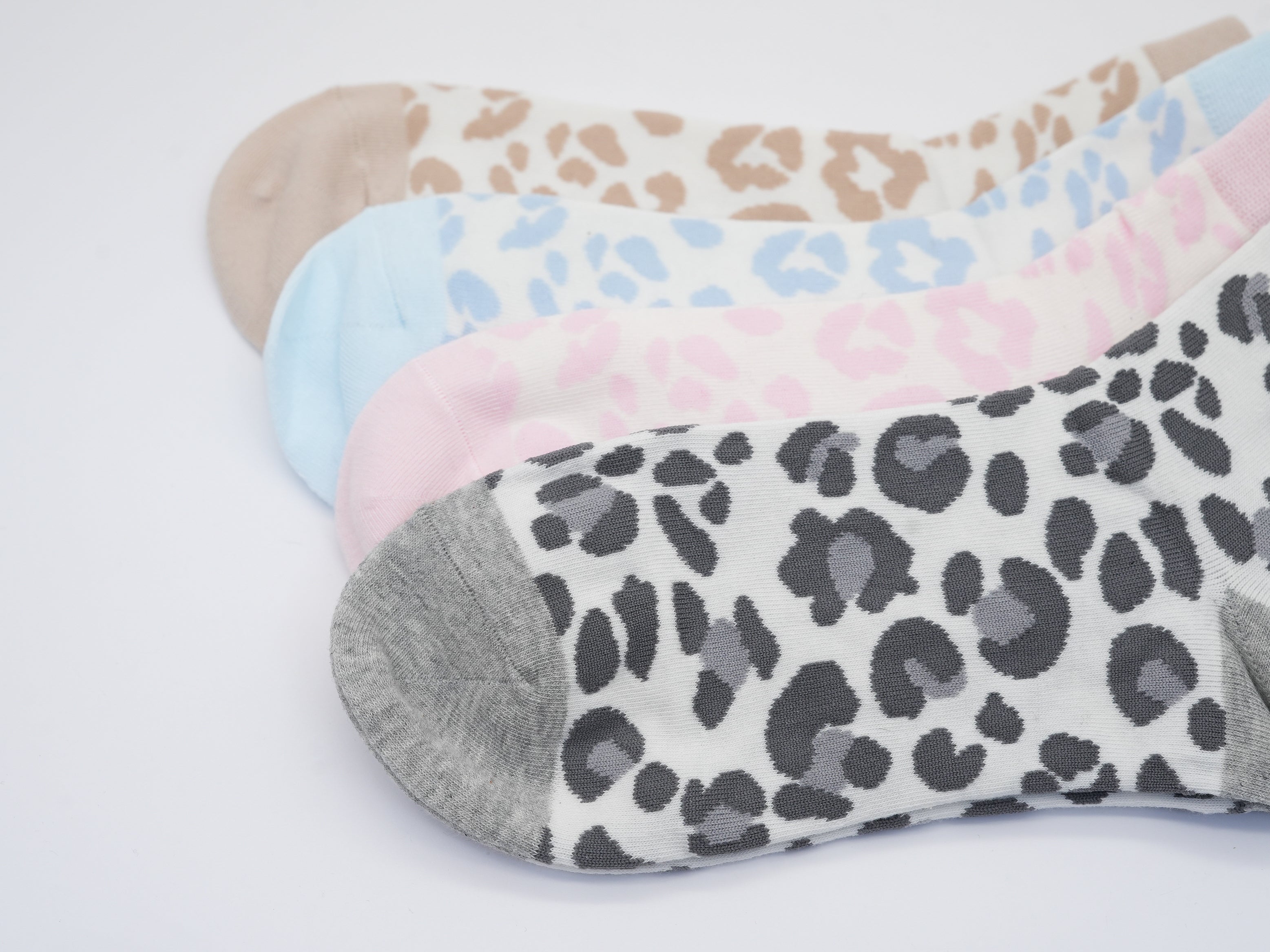 Socken im Leo Design
