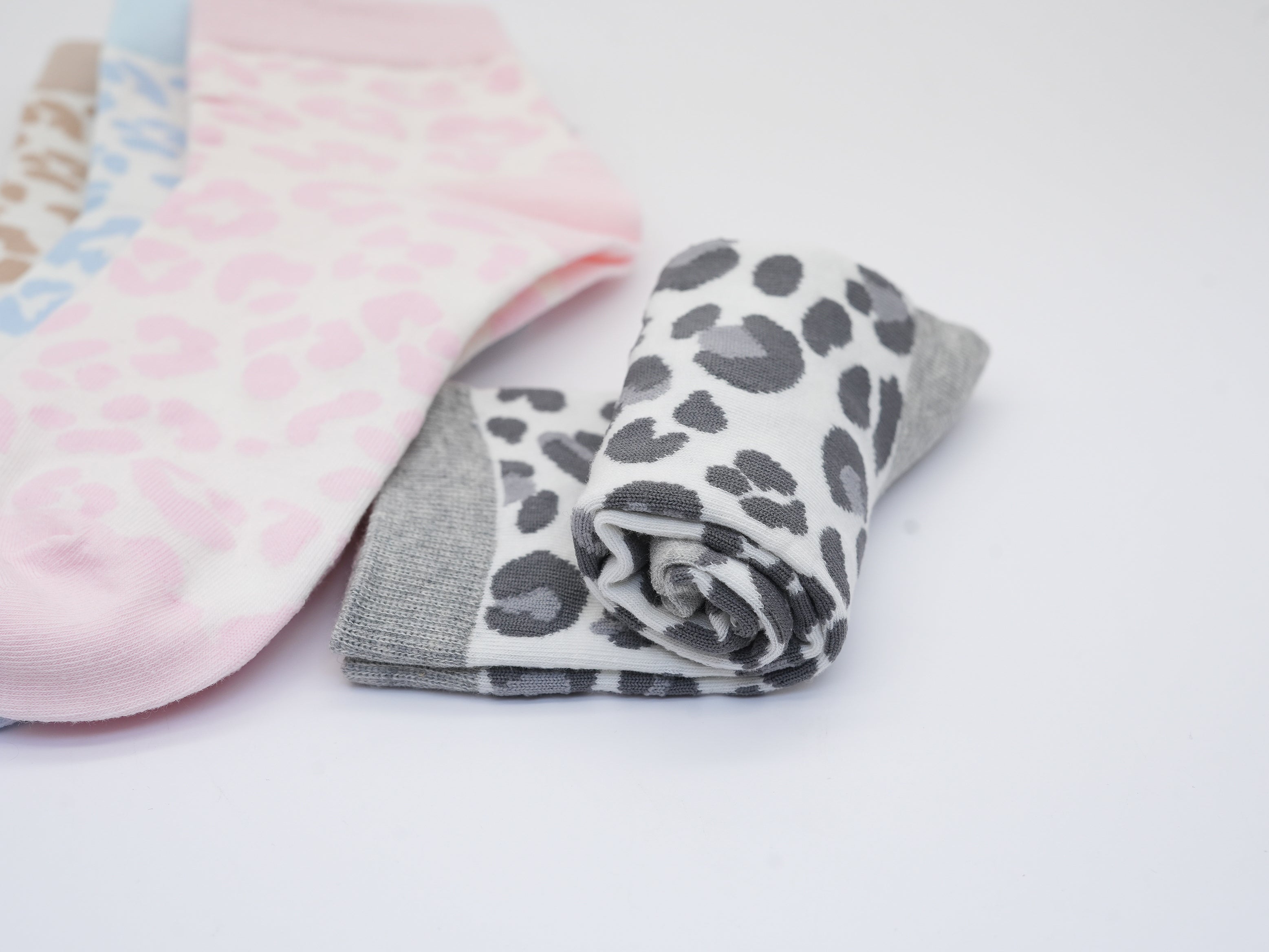 Socken im Leo Design