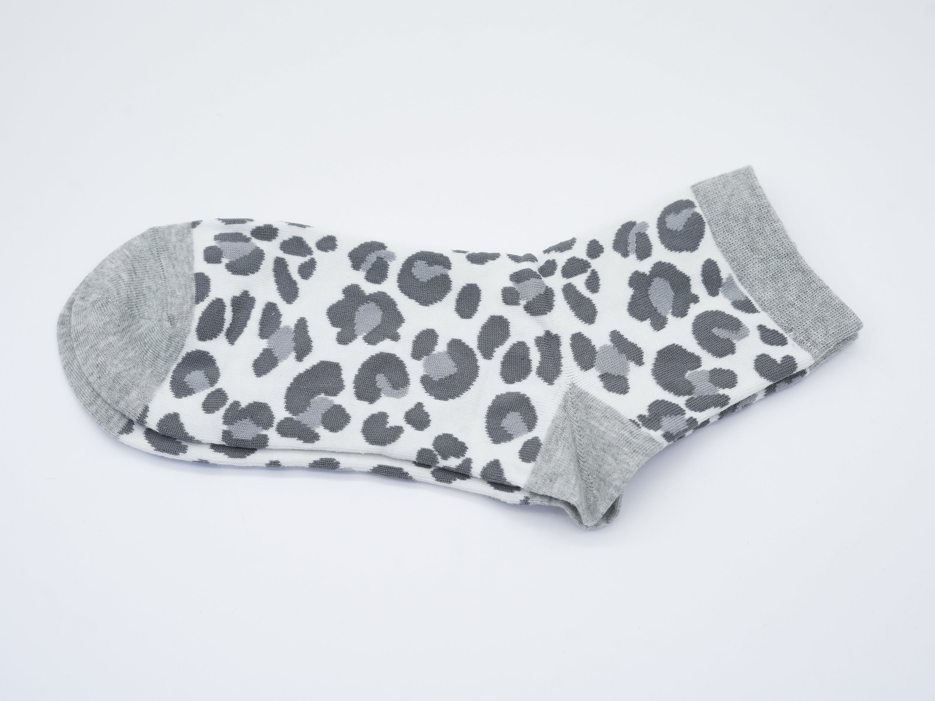 Socken im Leo Design