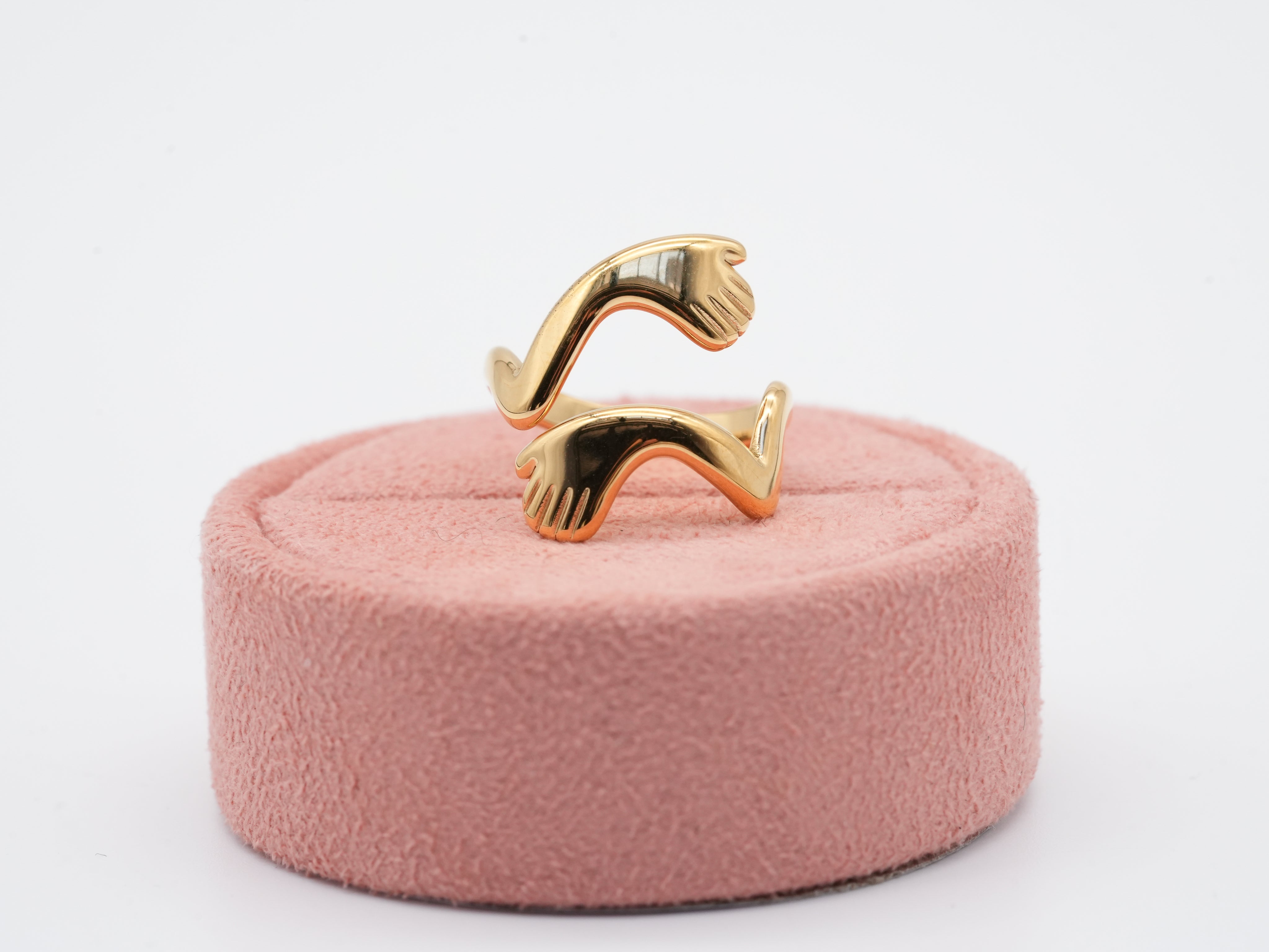 Vergoldeter Edelstahlring im Handmotiv