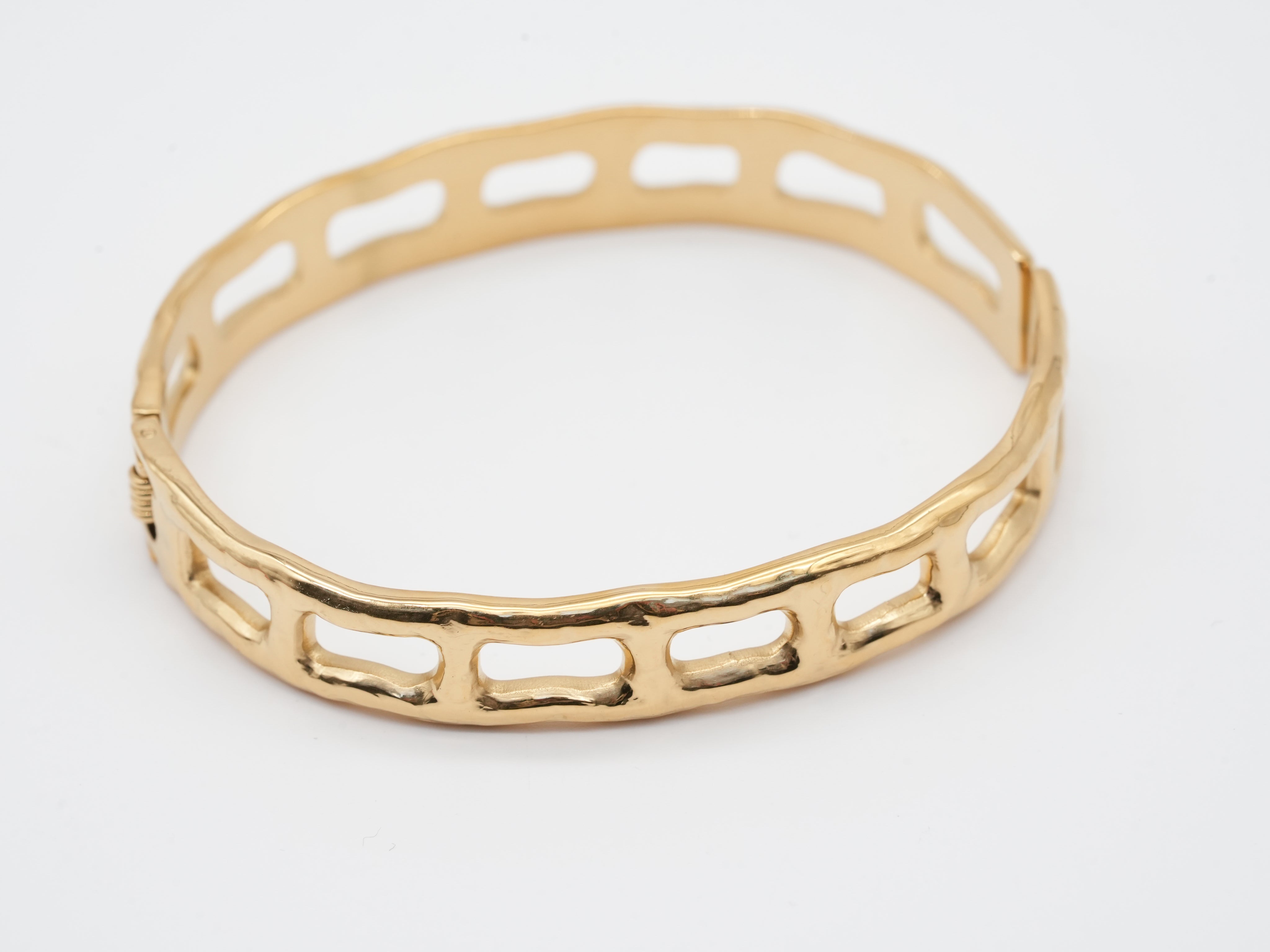 Edelstahlarmreif mit offenem Design