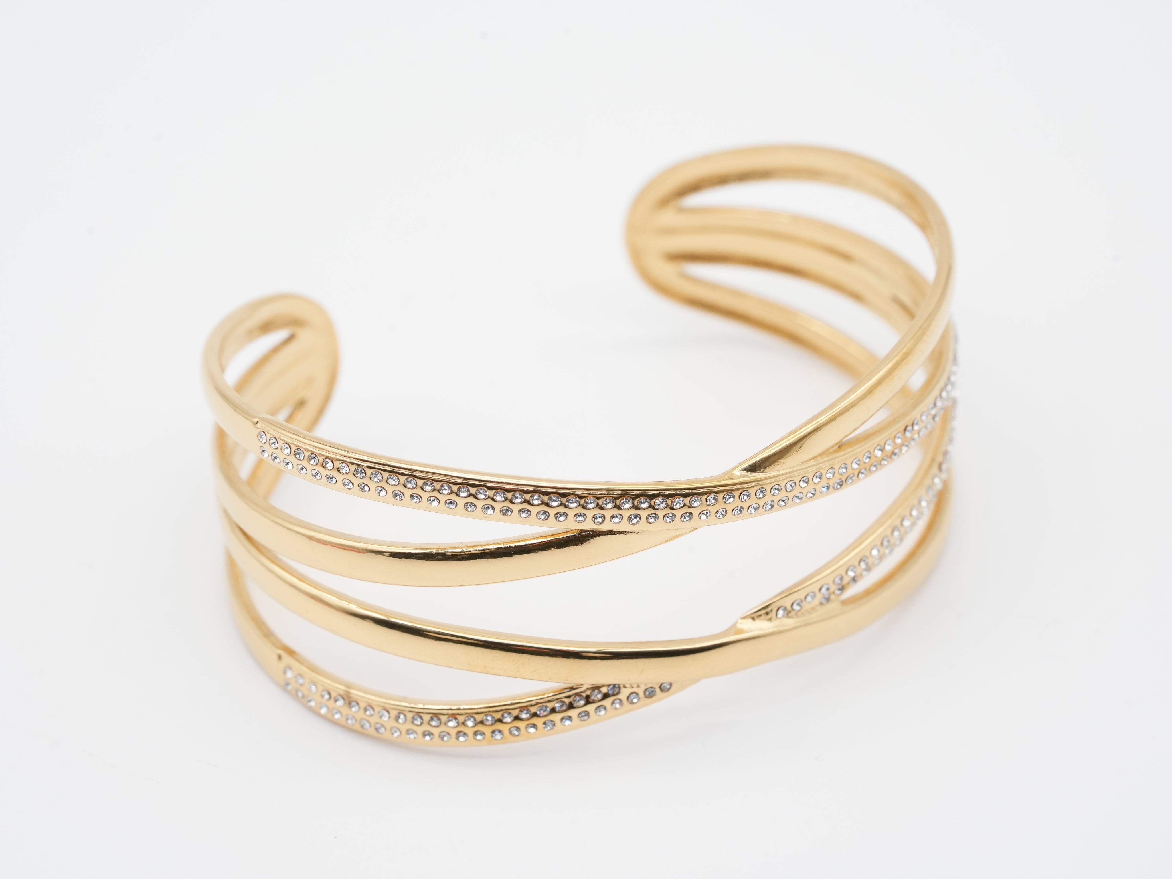 Edelstahlarmreif mit Strassdetails