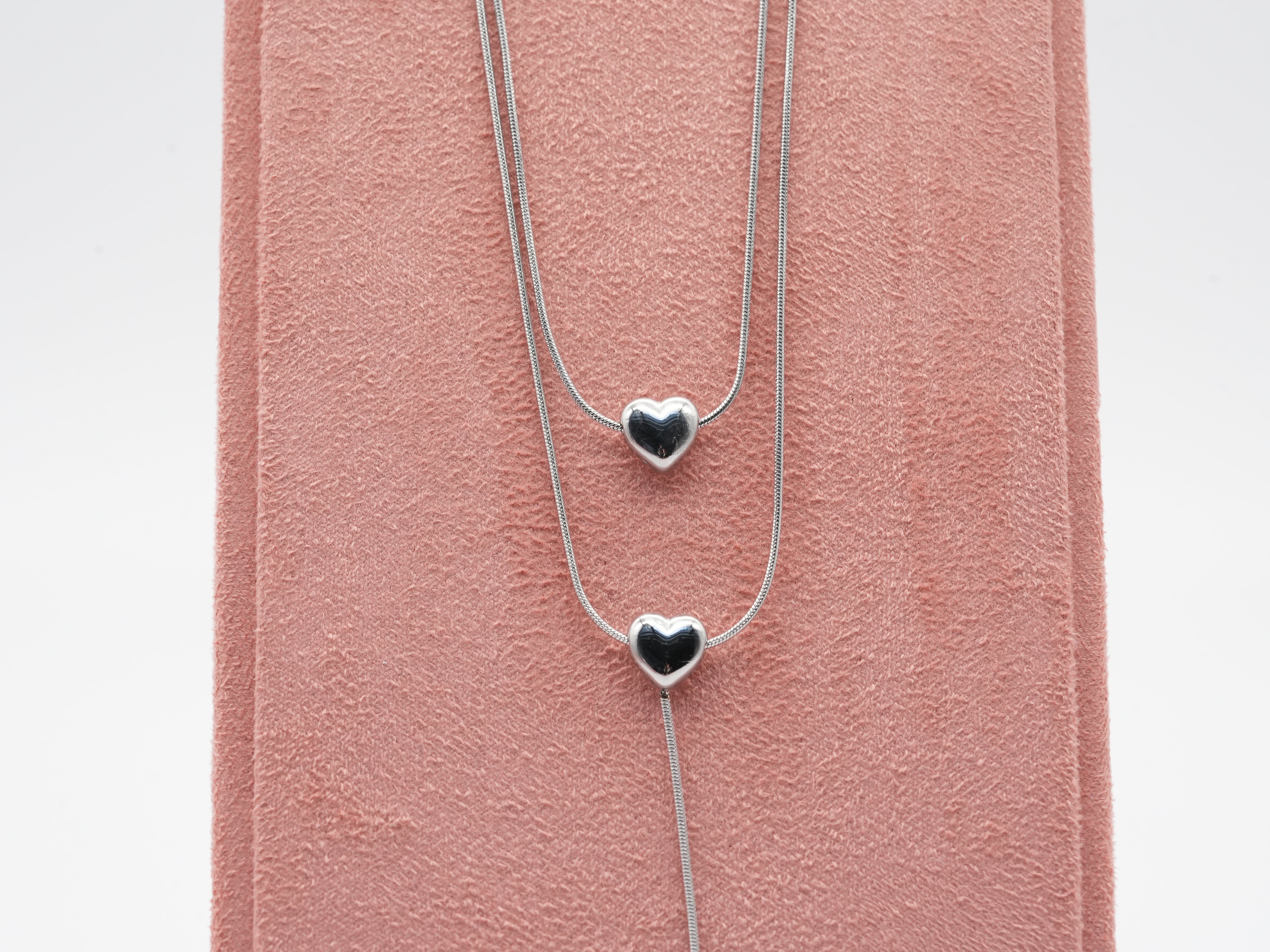 Edelstahlhalskette mit Herzdetails