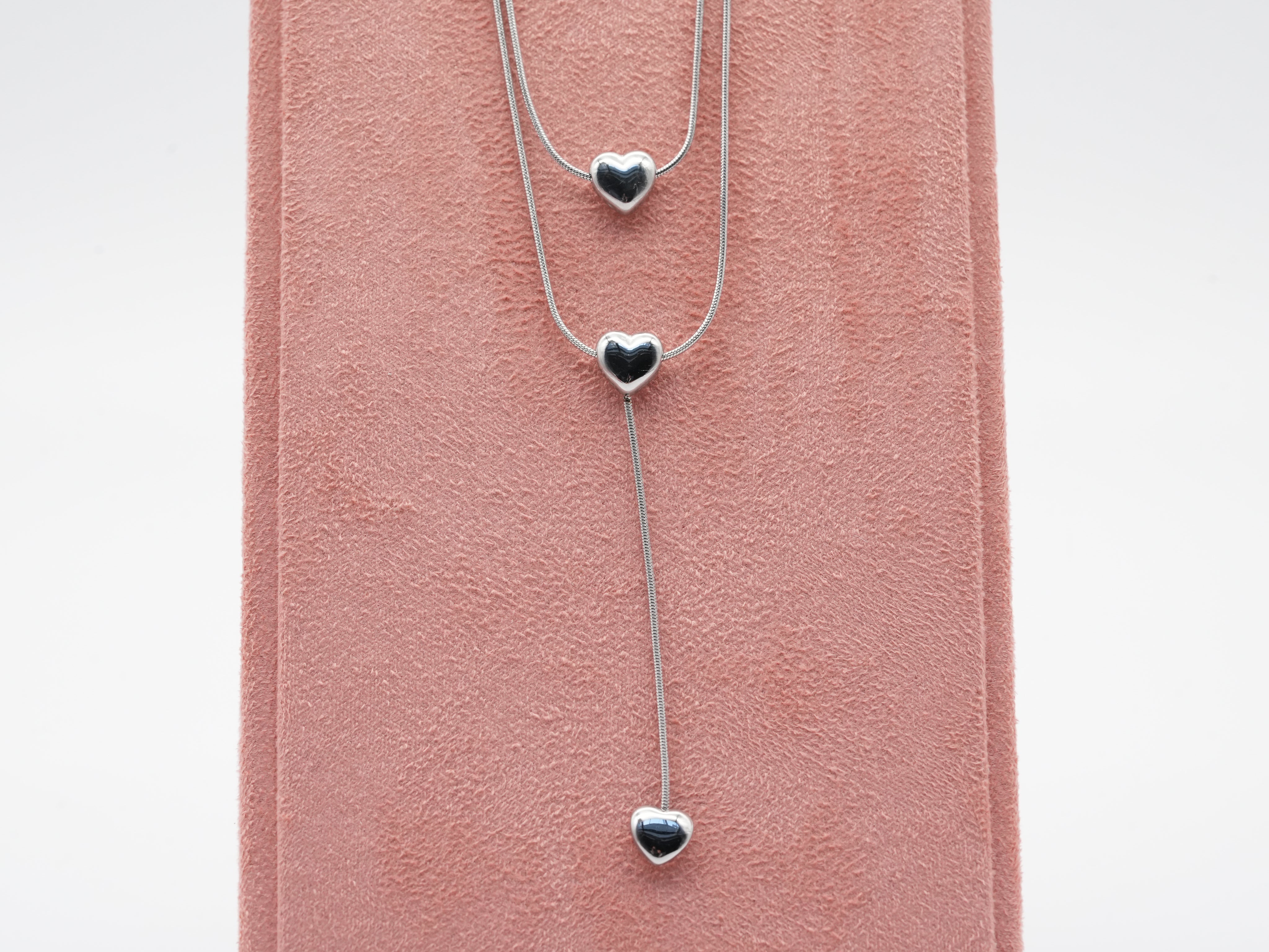 Edelstahlhalskette mit Herzdetails
