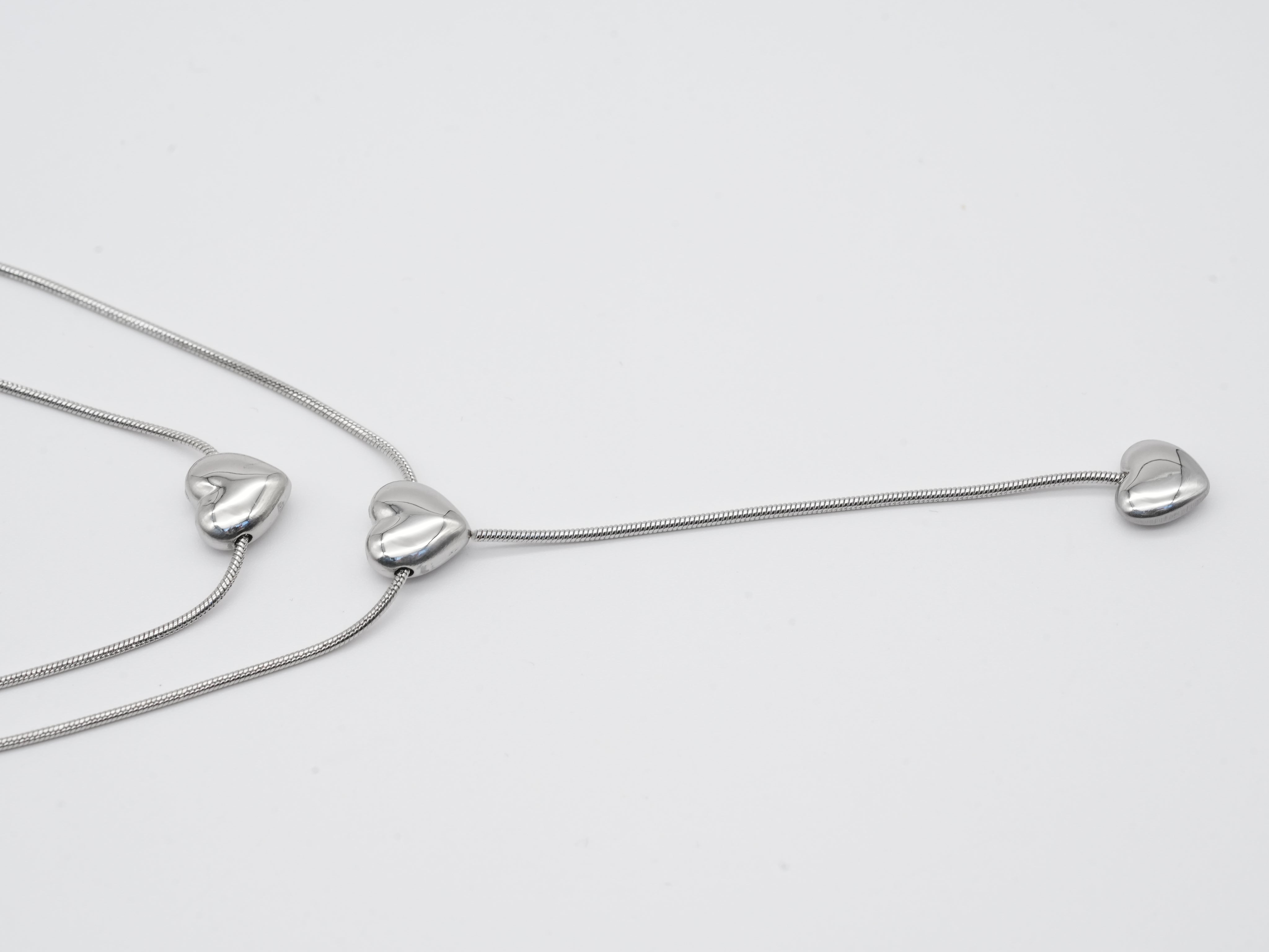 Edelstahlhalskette mit Herzdetails Silber