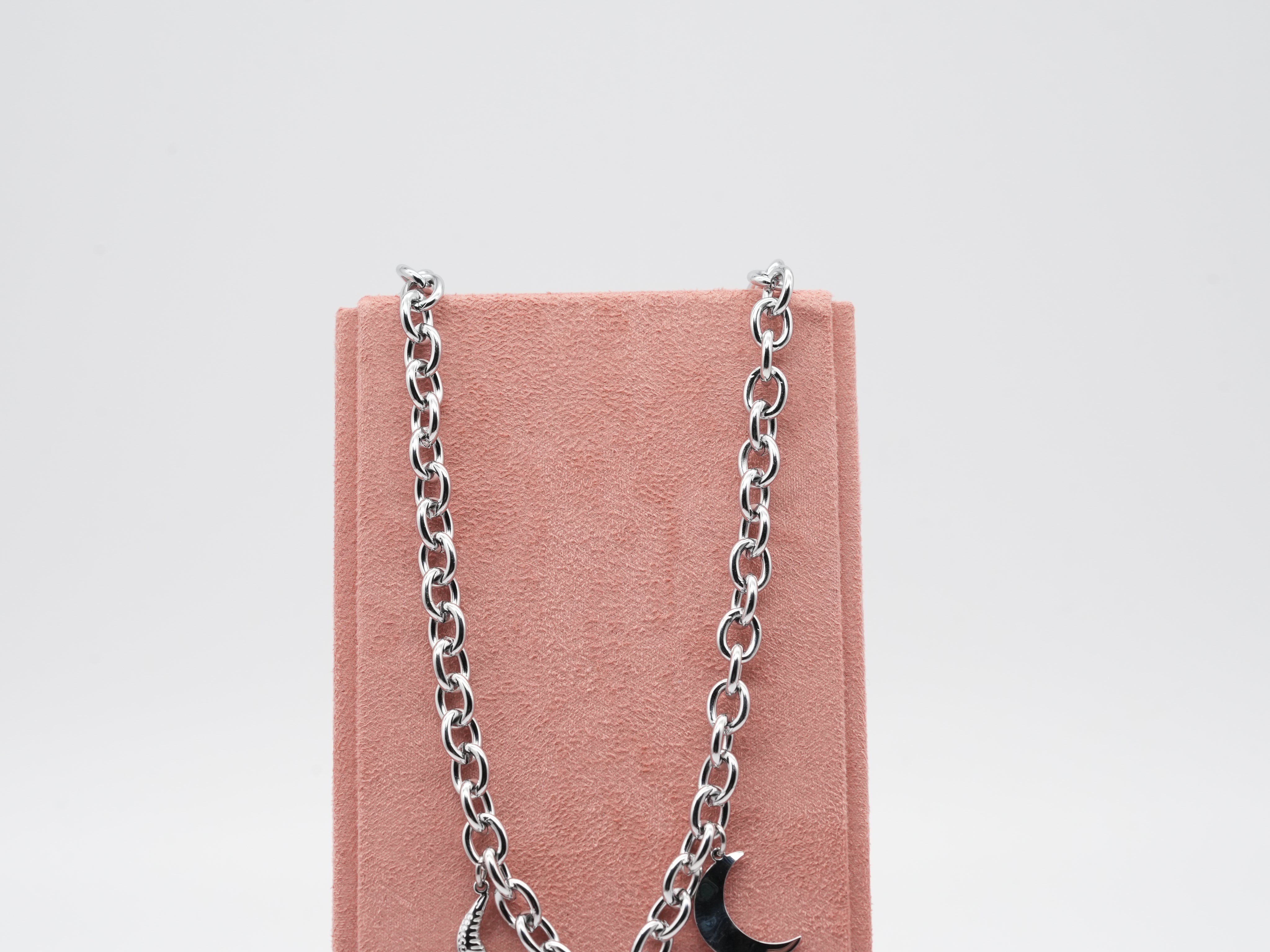 Edelstahlhalskette mit Sonnen-, Mond- & Schwalbenanhängern