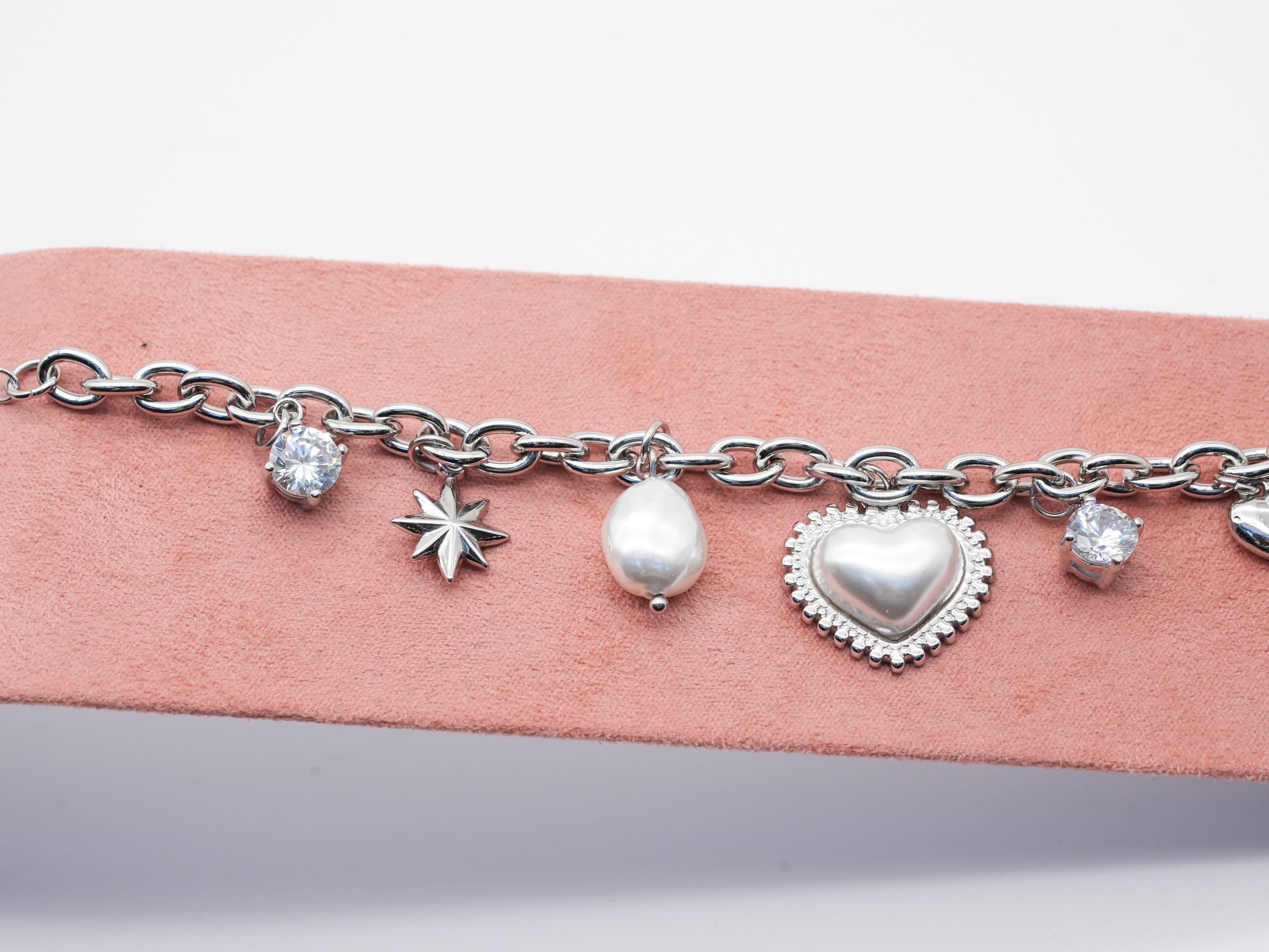 Edelstahlarmband mit Herz-, Stern- & Perlenanhängern
