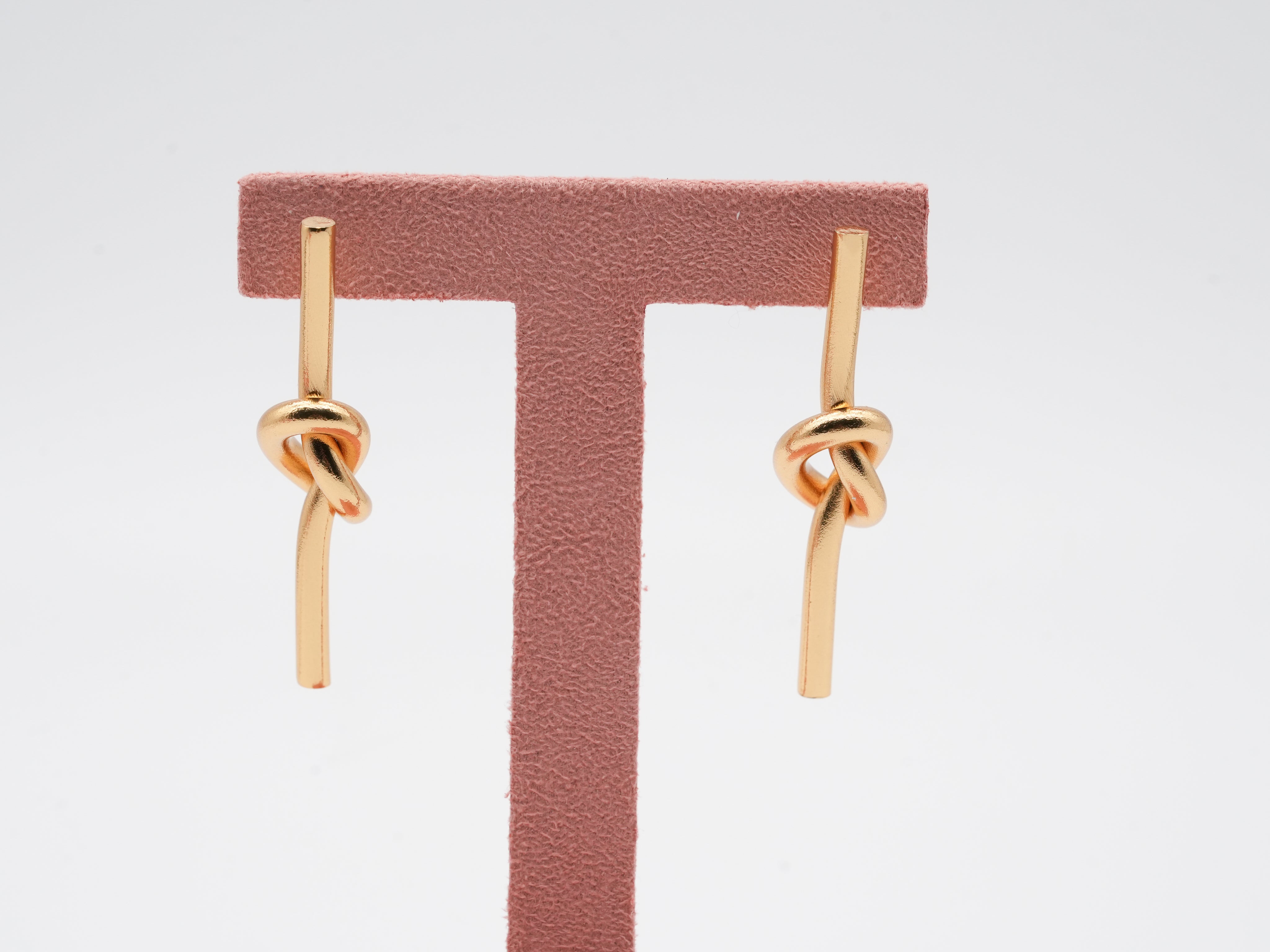 Edelstahlohrringe mit Knoten