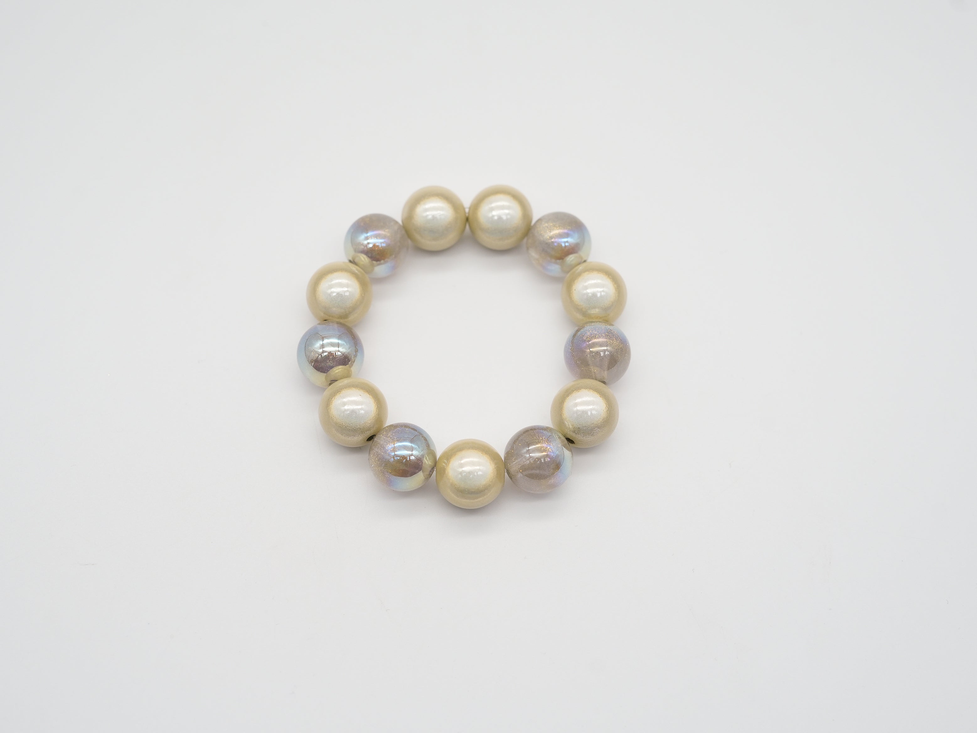 Armband mit großen Perlen