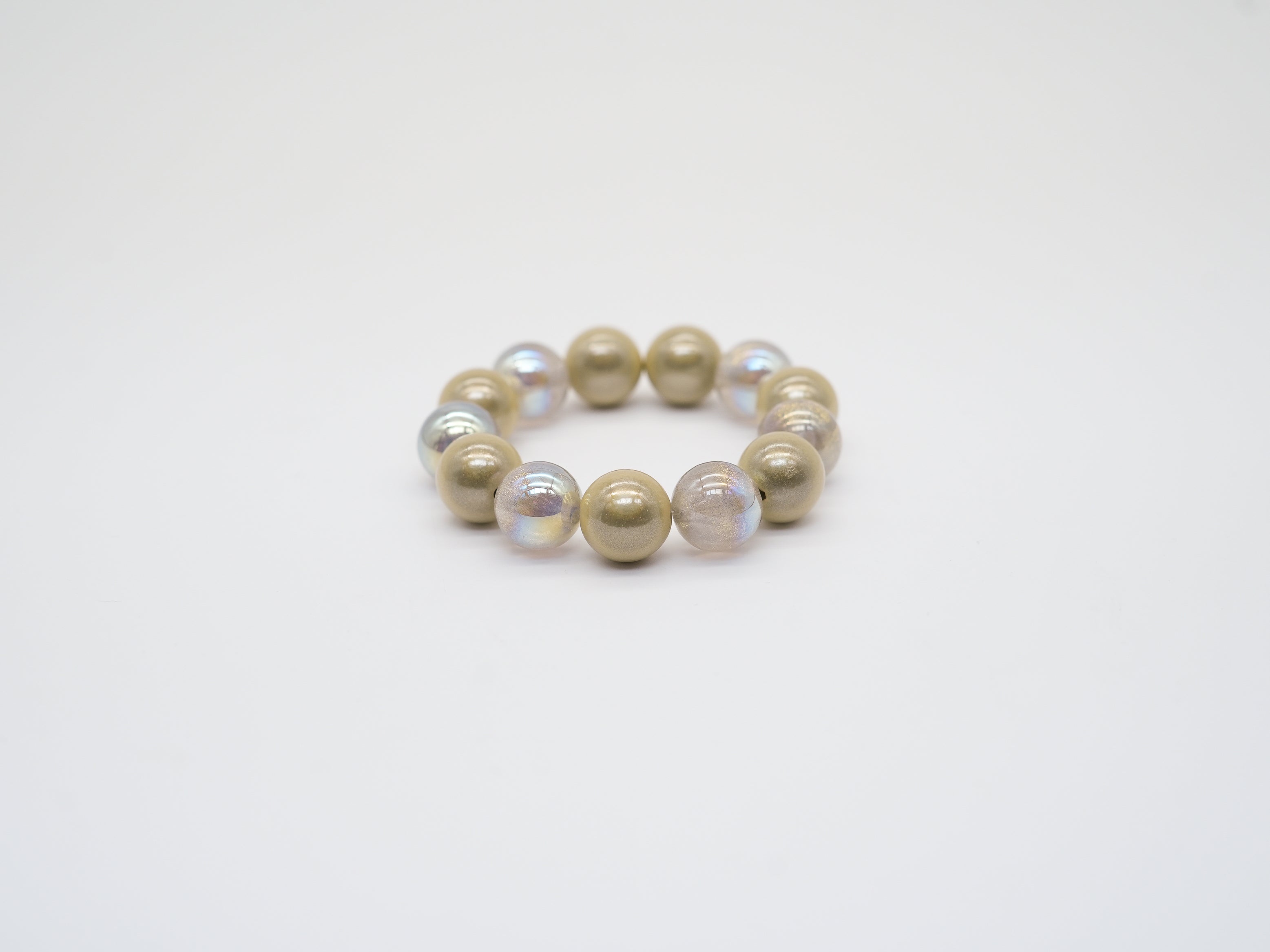 Armband mit großen Perlen