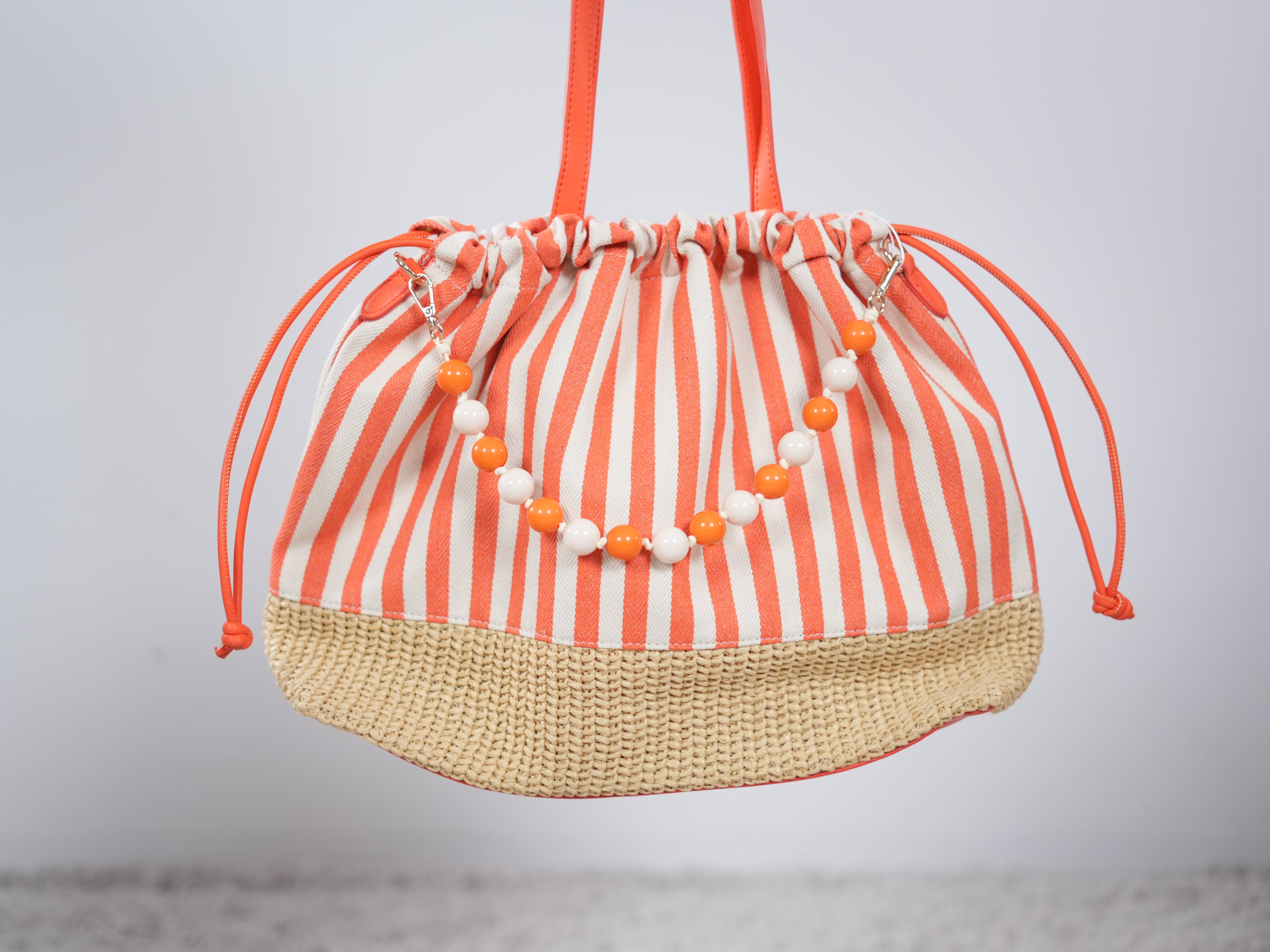 Gestreifte Tasche mit Perlenkette Orange