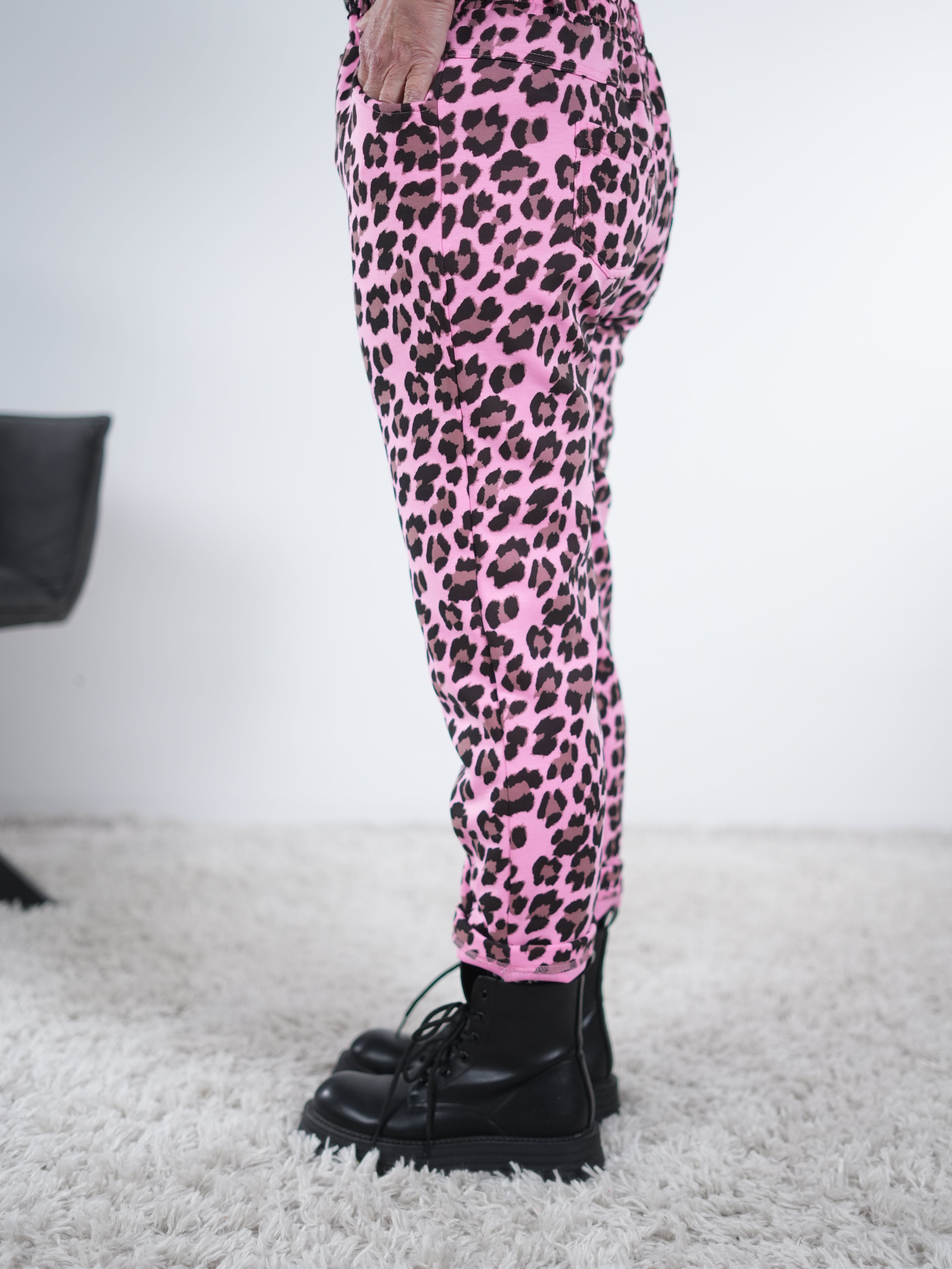 Weiche Jogpant im Leo Print