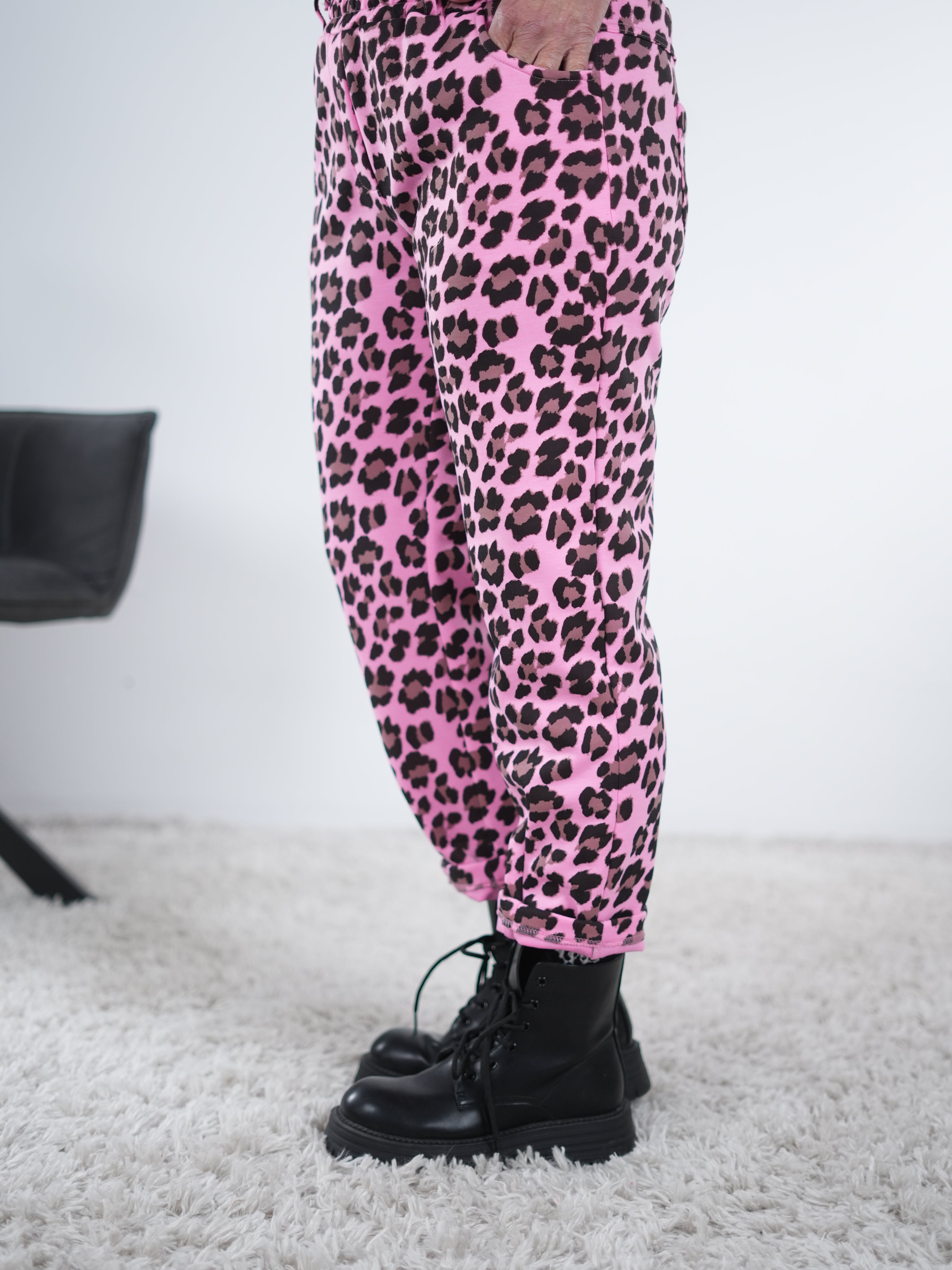 Weiche Jogpant im Leo Print
