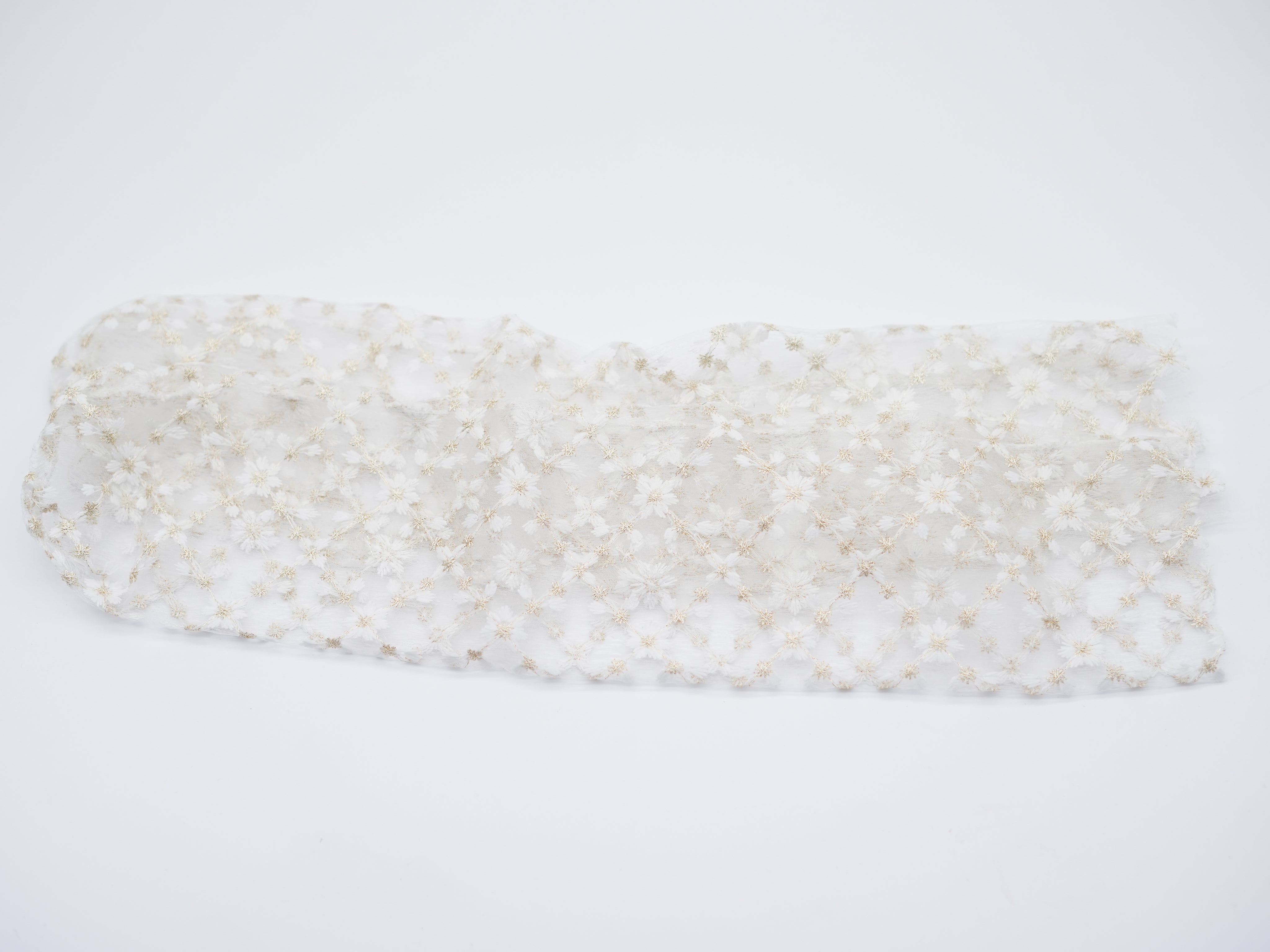 transparente Socken mit Stickerei