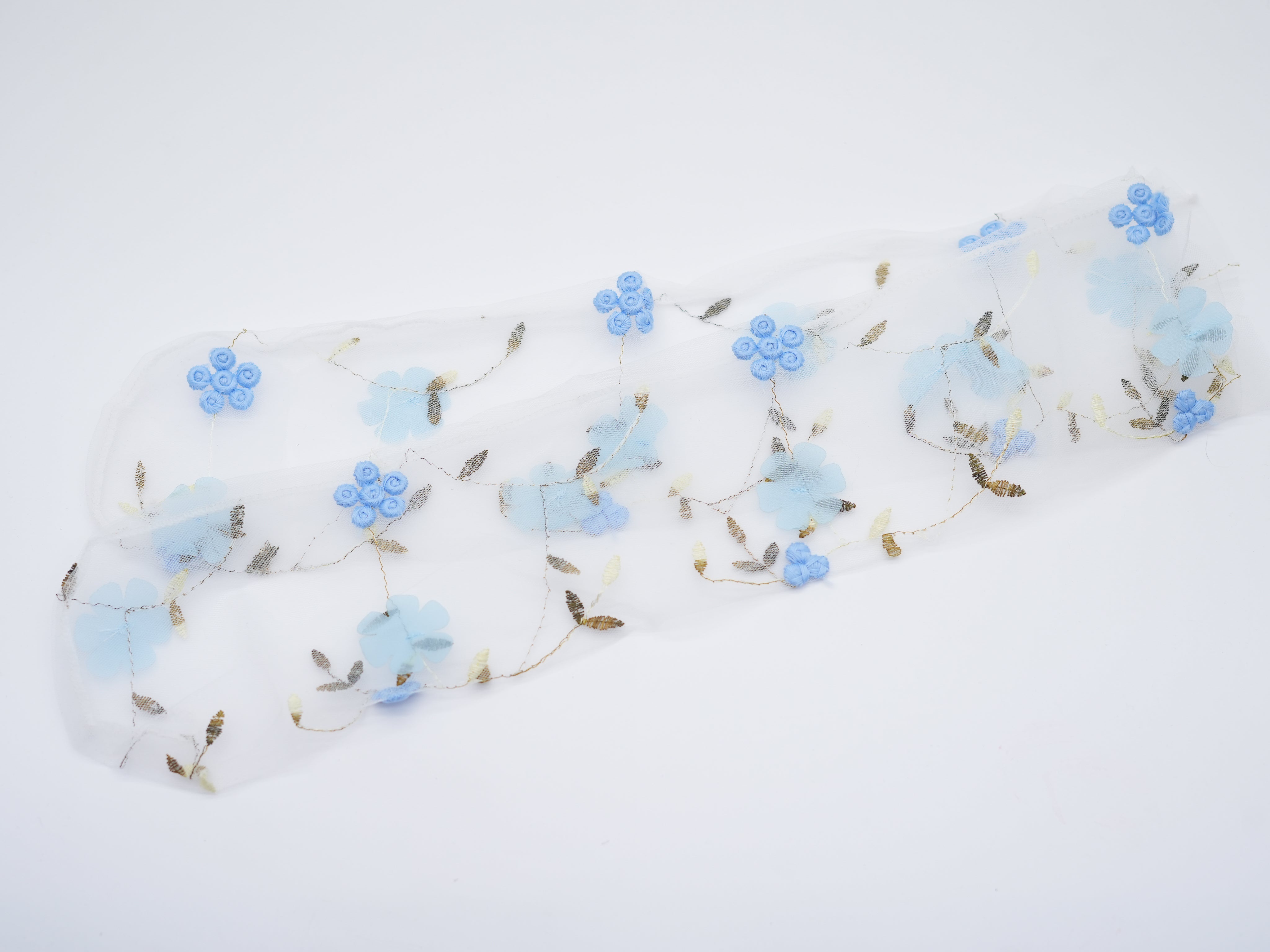 transparente Socken mit blauen Akzenten