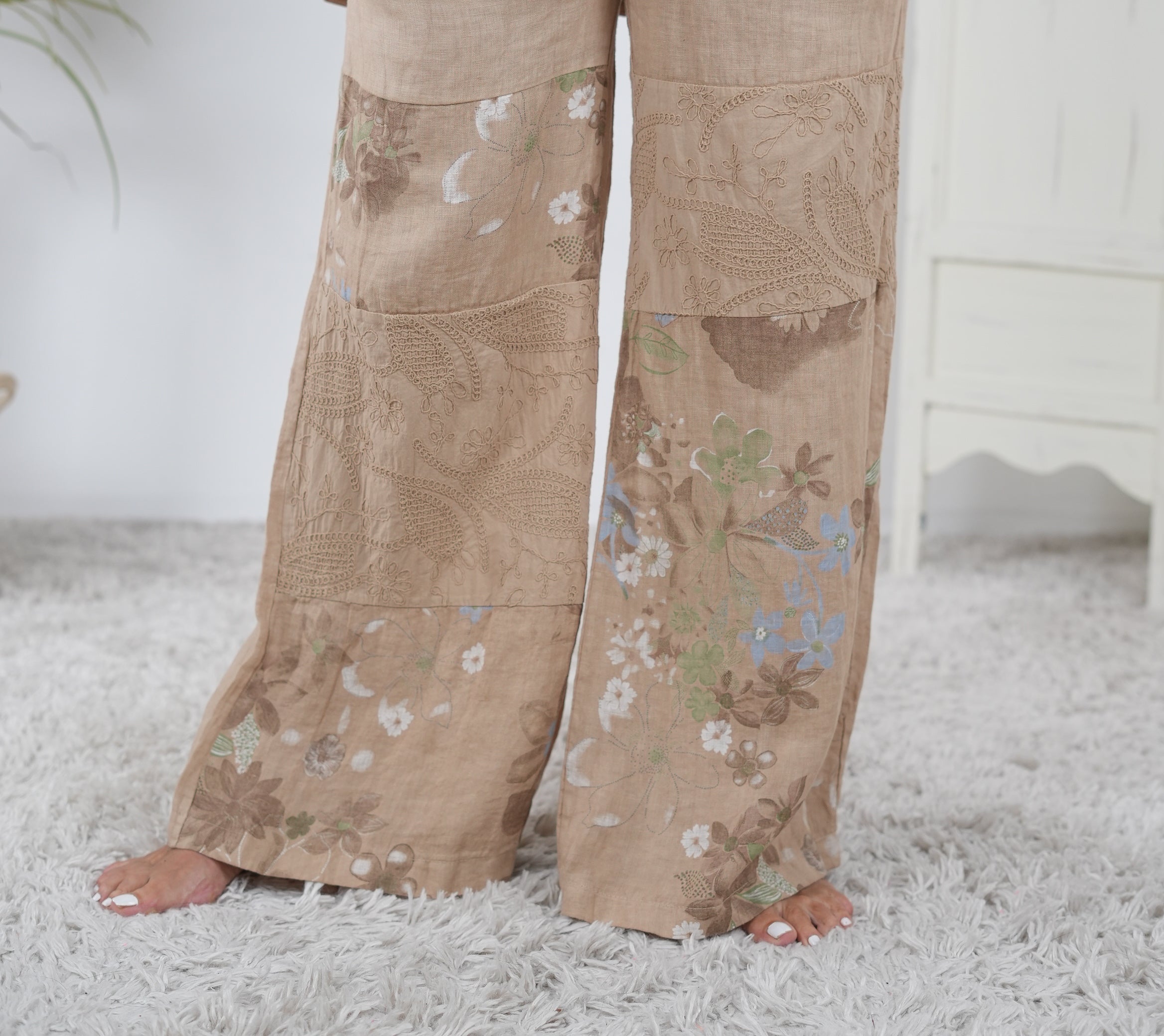 Wunderschöne Marlene Hose aus Leinen mit Blümchen Camel