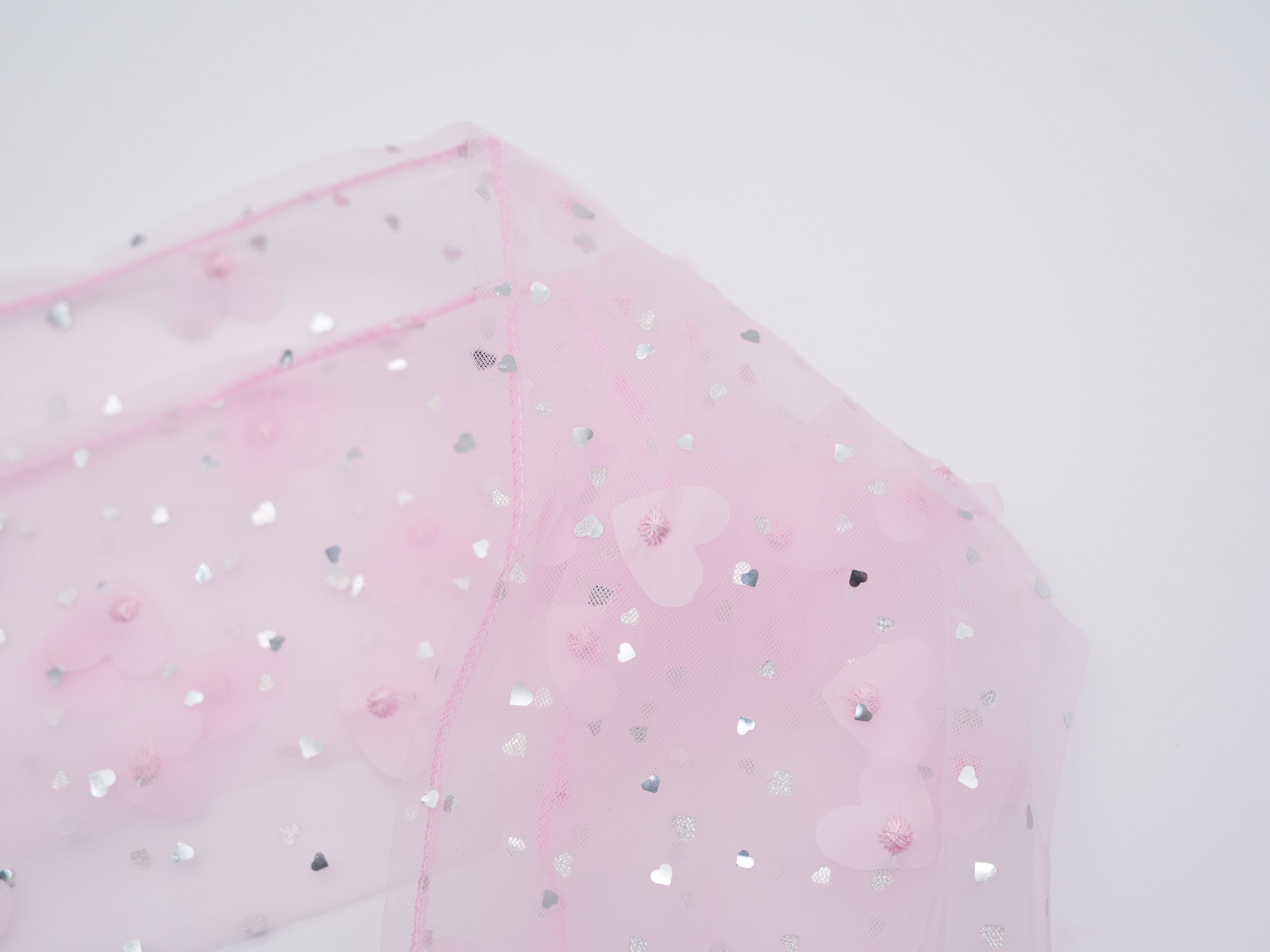 transparente Socken mit rosanem Schimmer