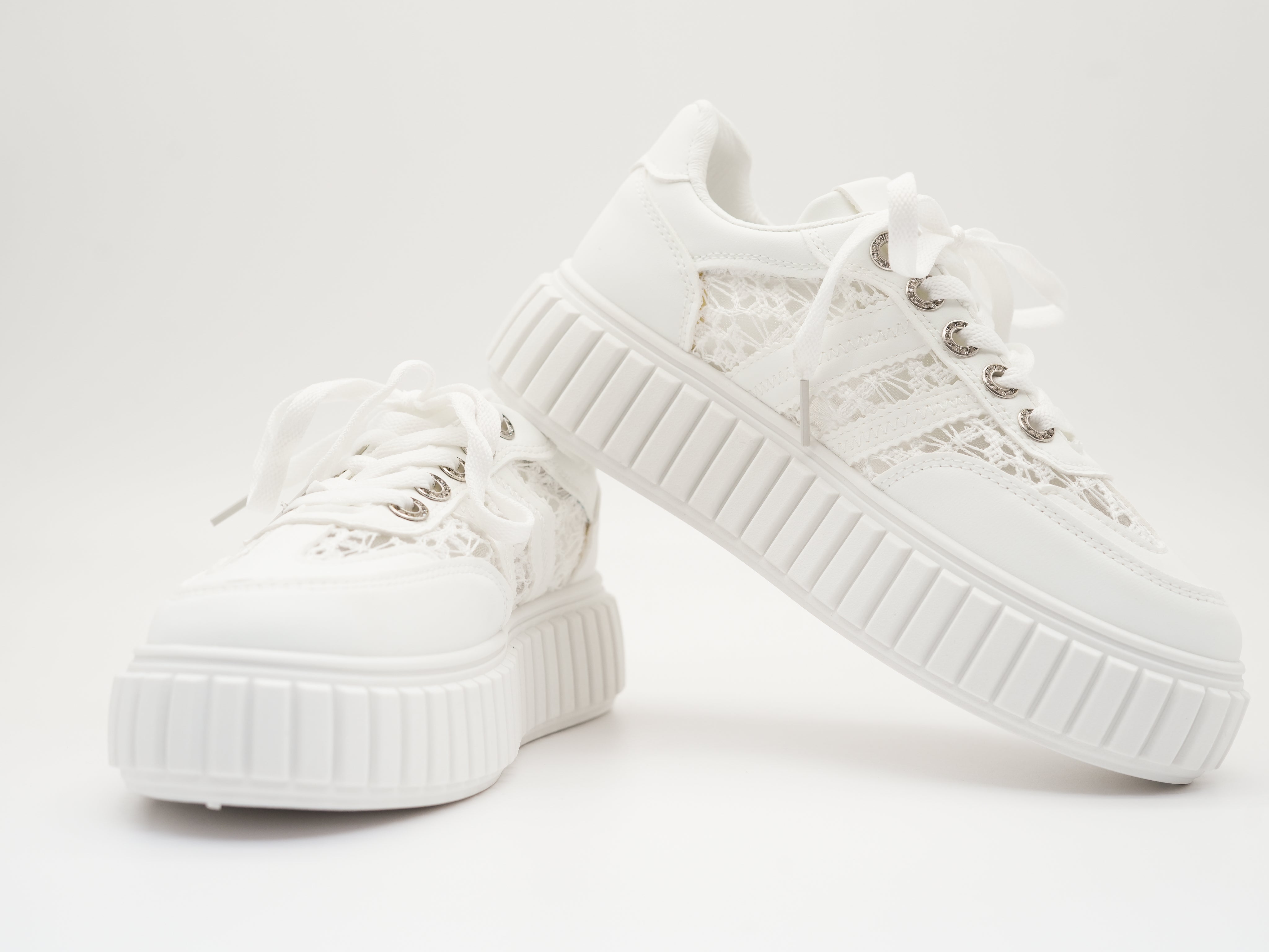Sneaker mit Details aus Spitze Weiß