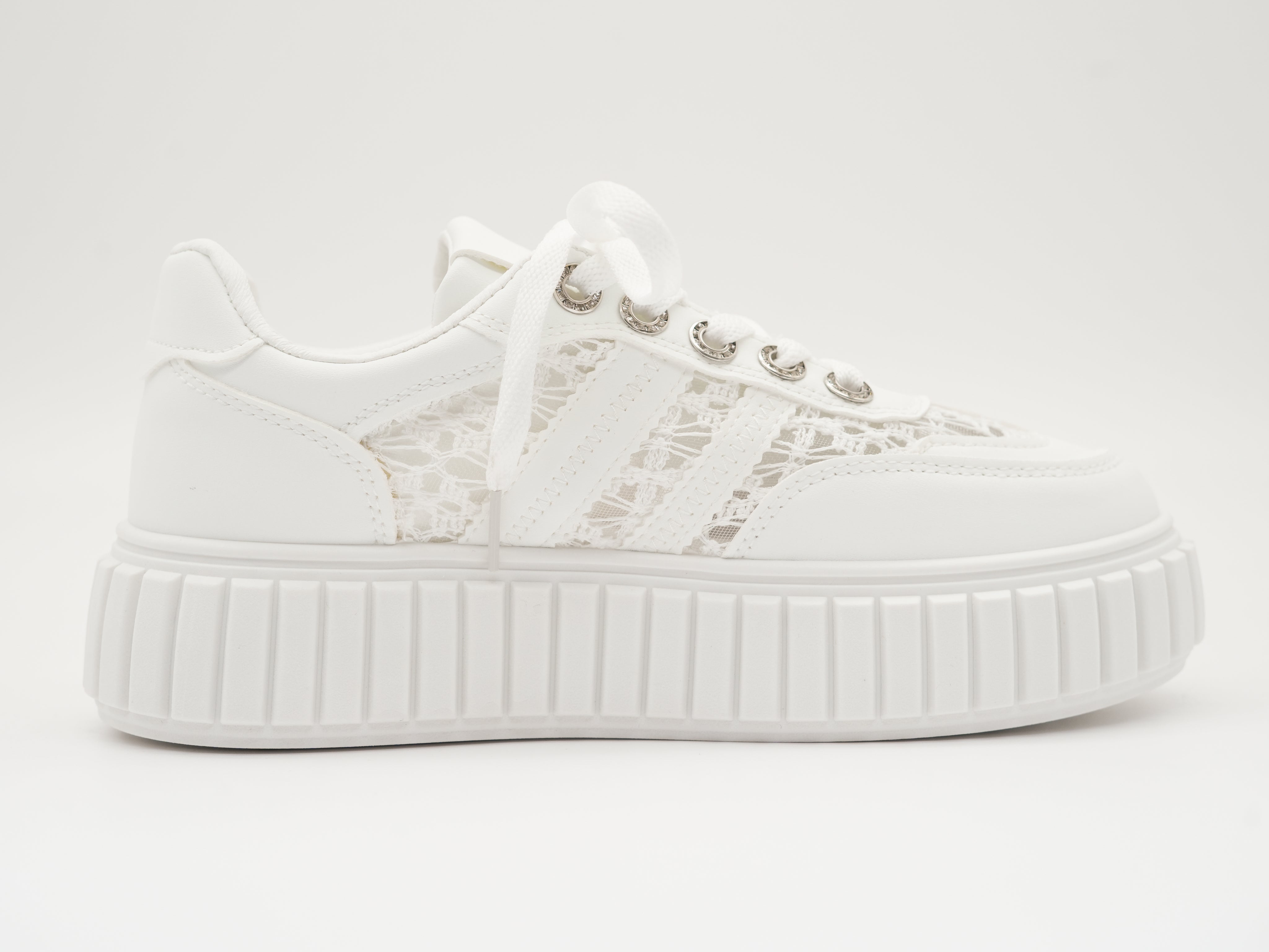 Sneaker mit Details aus Spitze