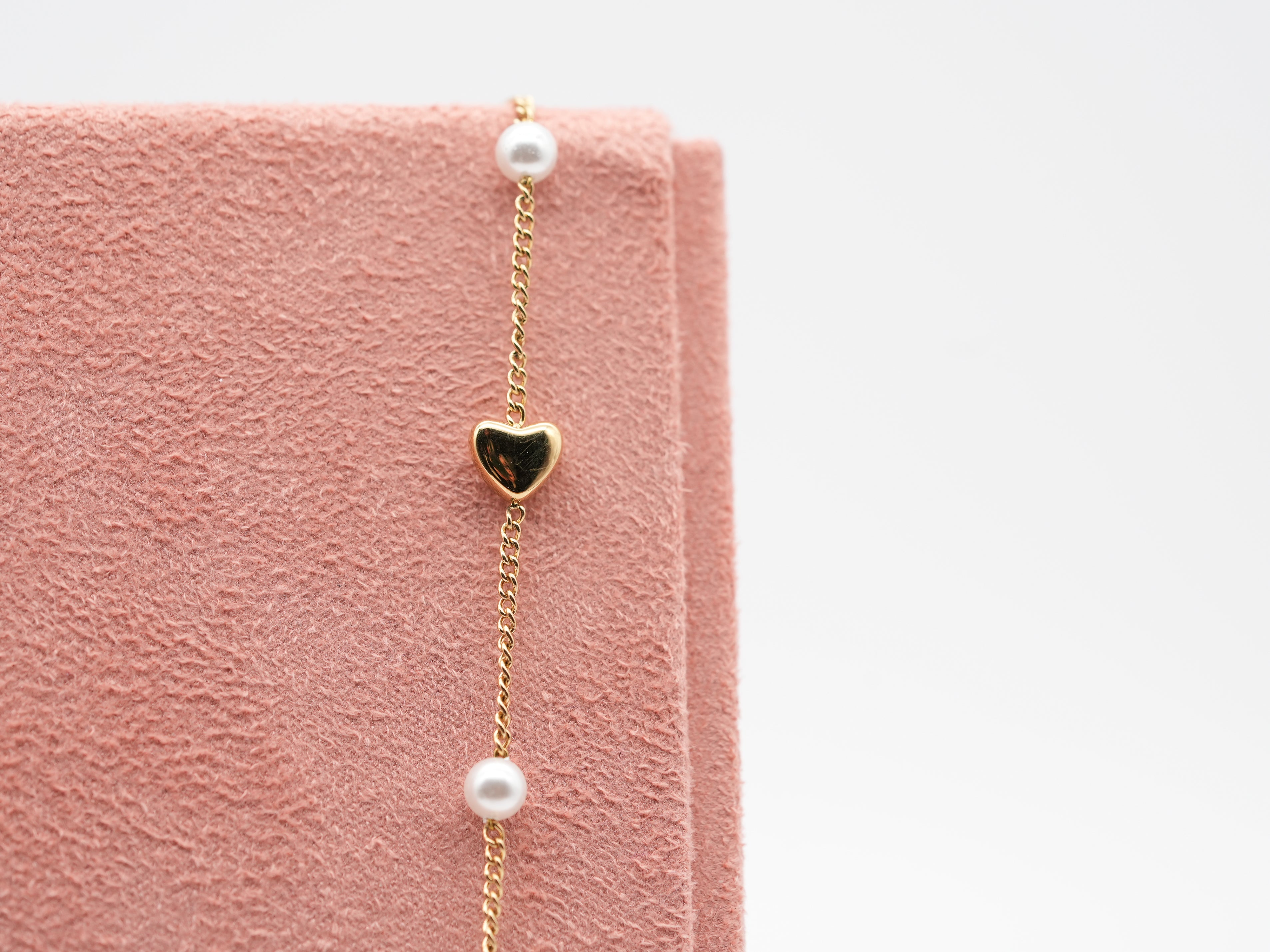 Edelstahlhalskette mit Herz- & Perlendetails