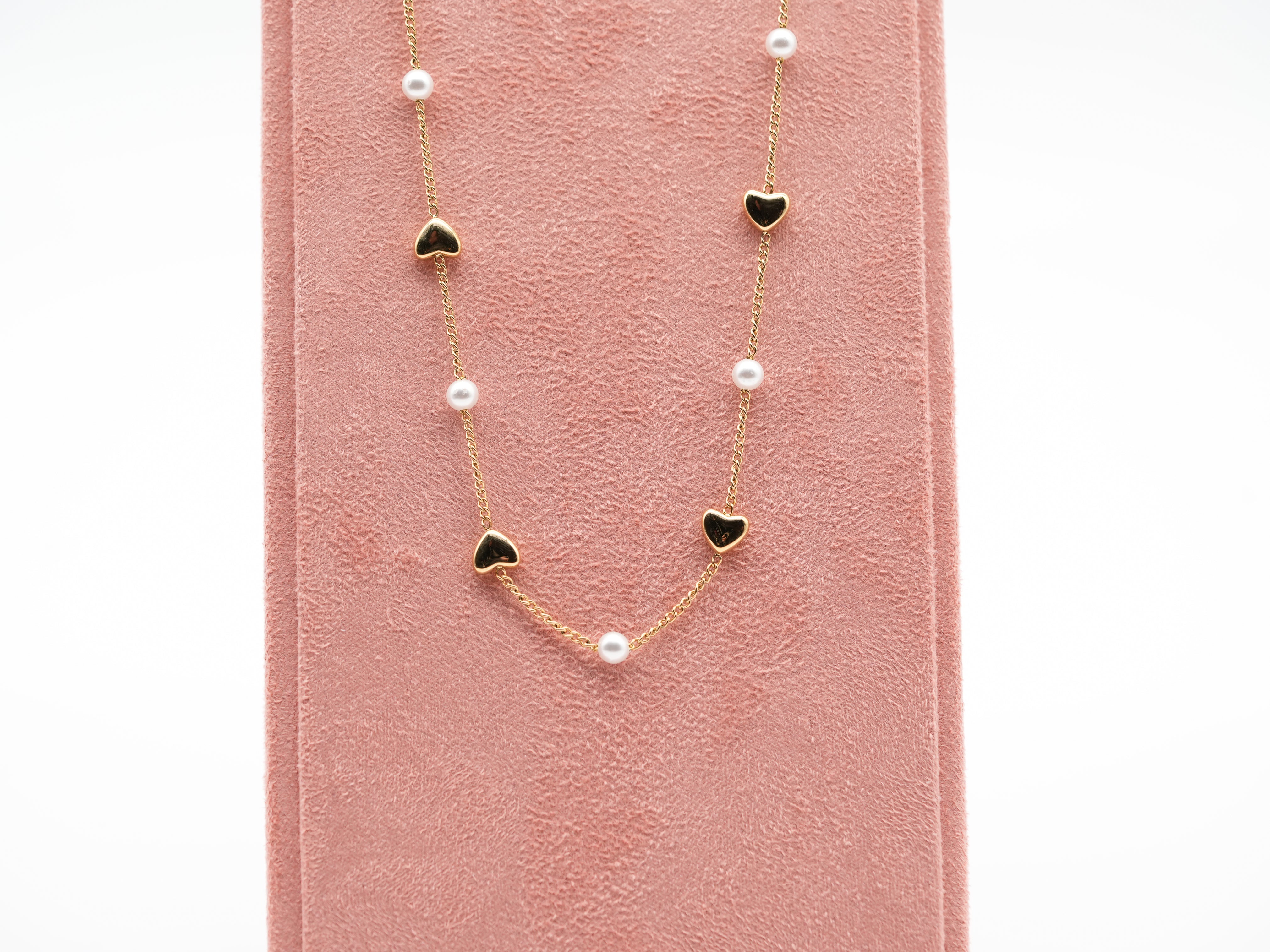 Edelstahlhalskette mit Herz- & Perlendetails