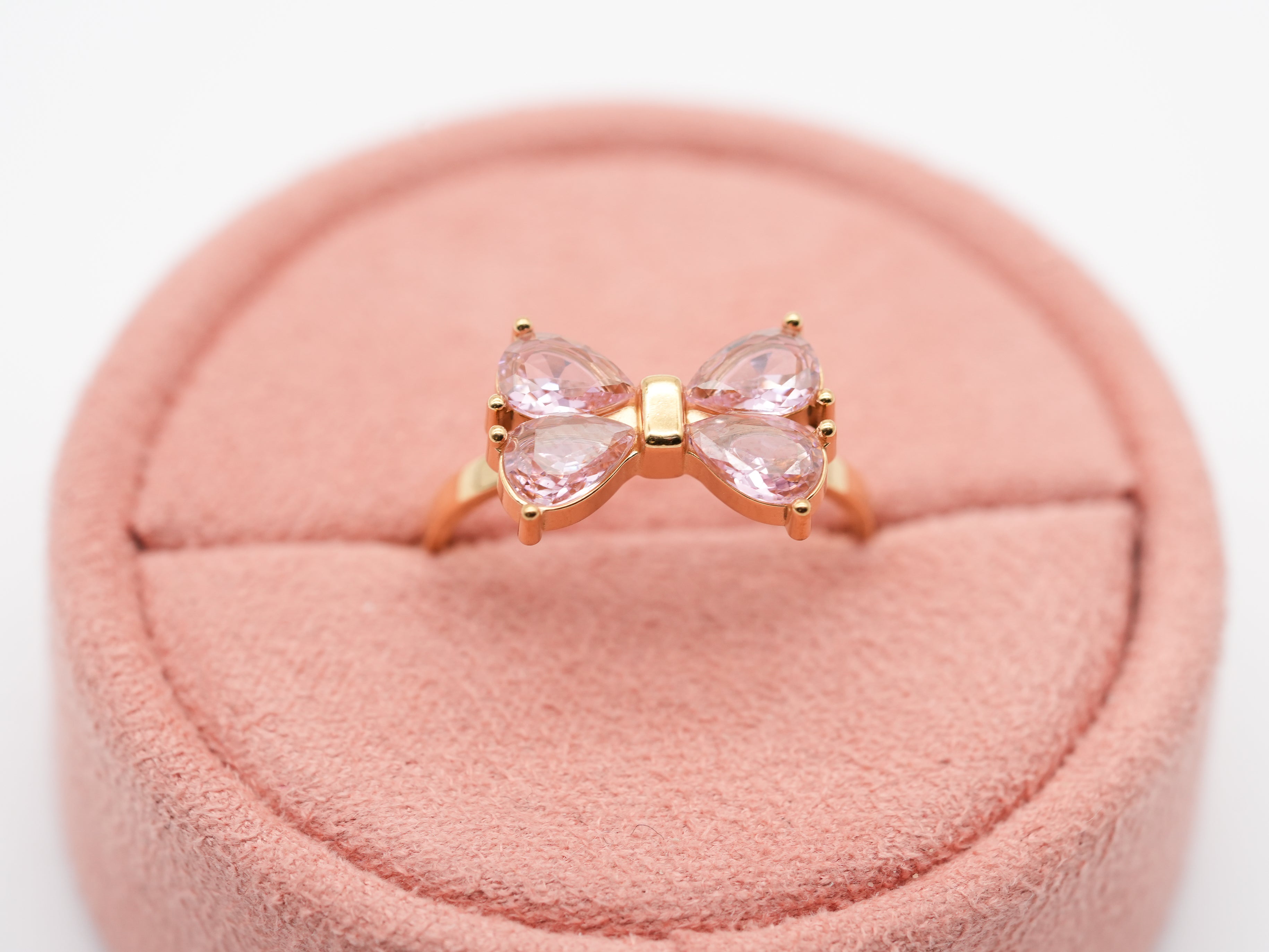 Vergoldeter Edelstahlring mit Schleifenmotiv Rosa