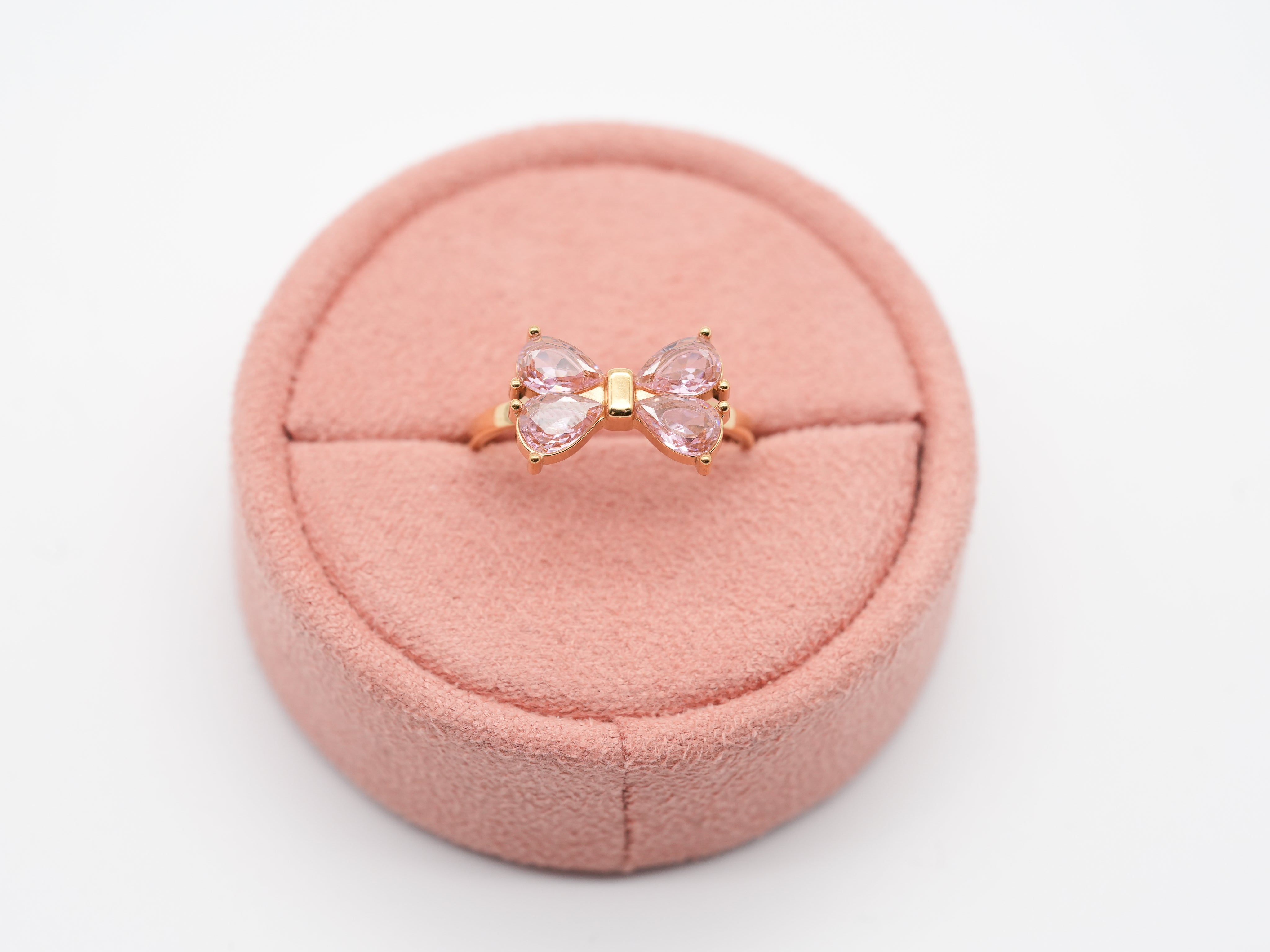 Vergoldeter Edelstahlring mit Schleifenmotiv