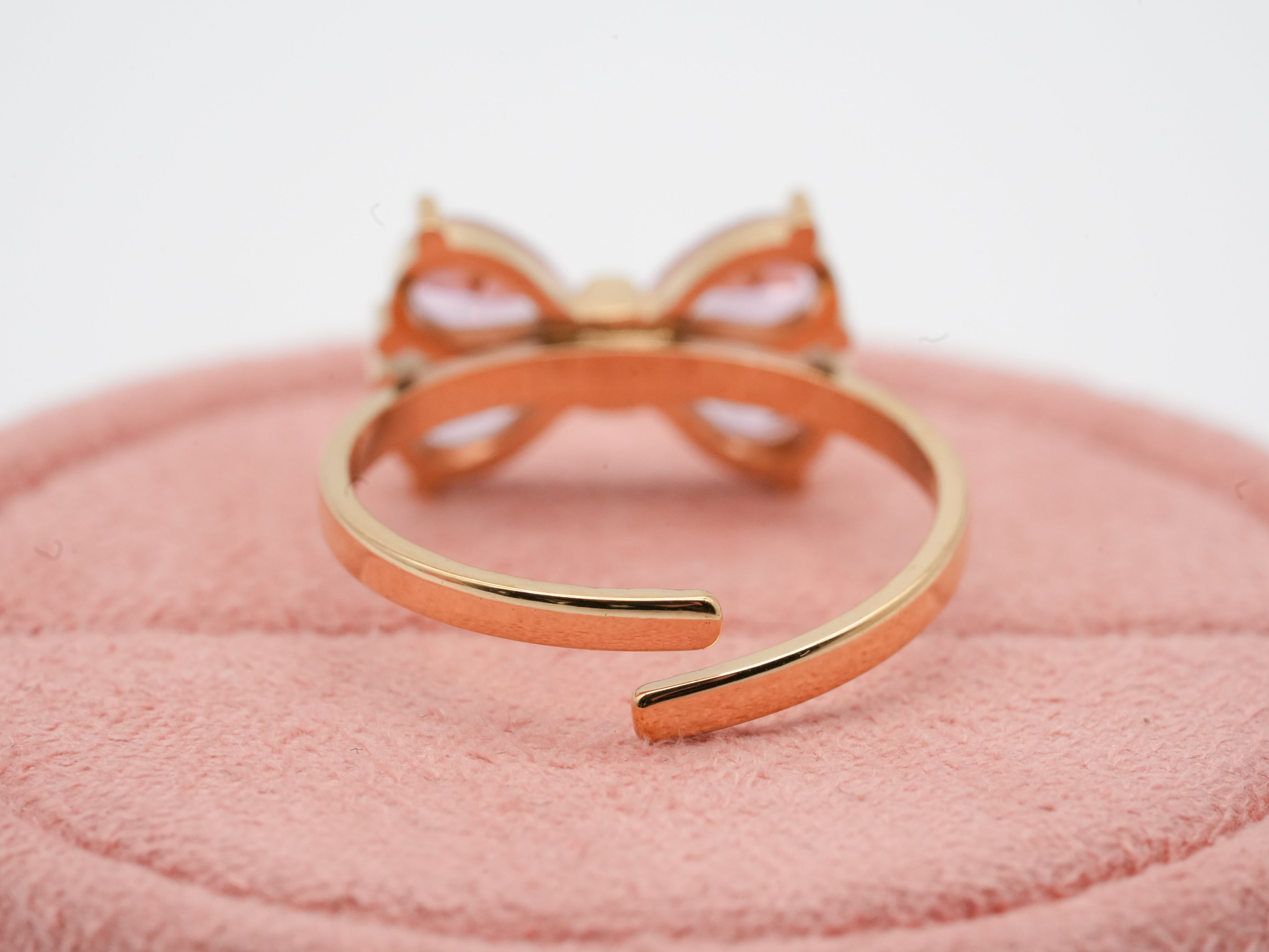 Vergoldeter Edelstahlring mit Schleifenmotiv