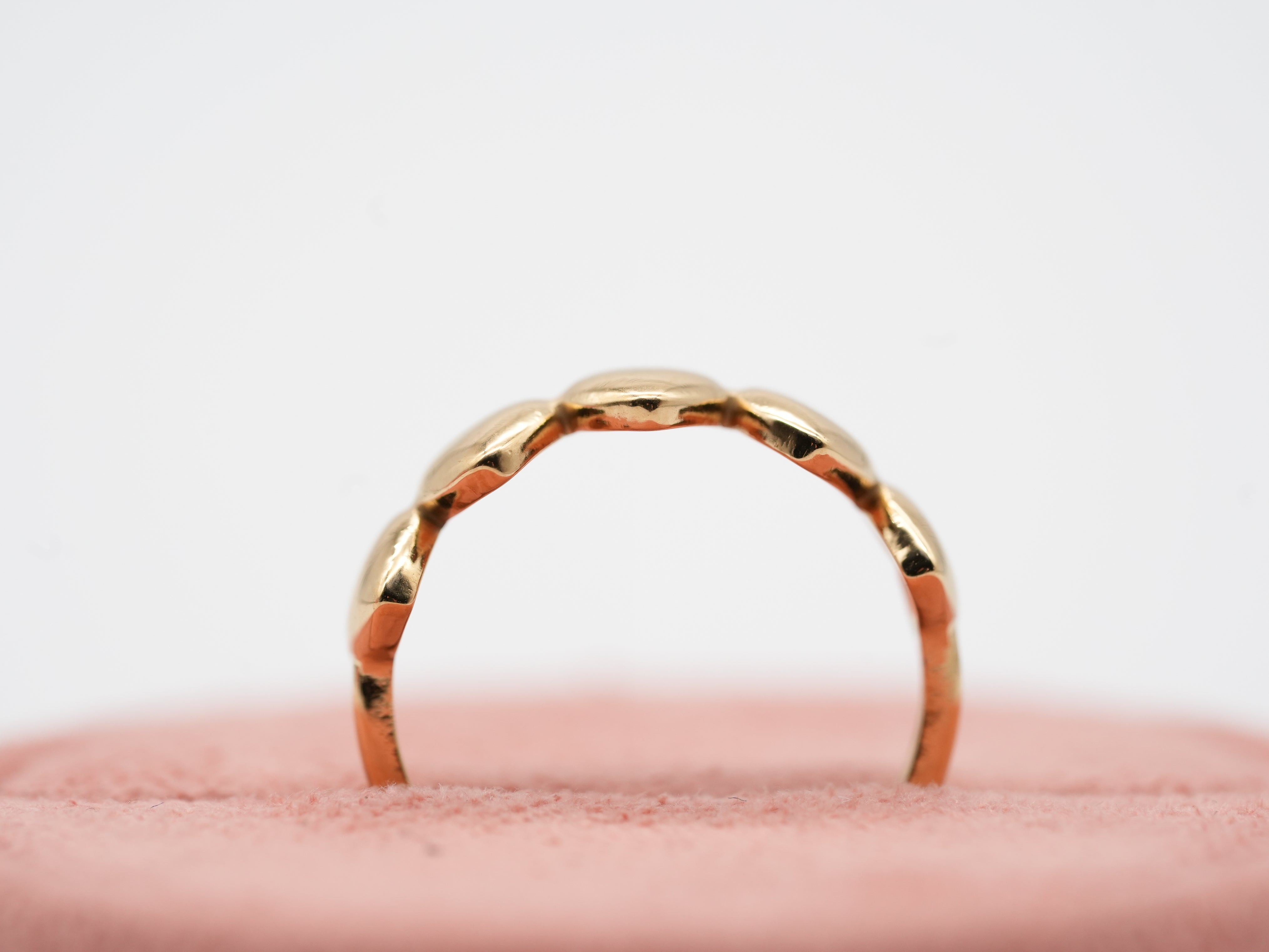 Vergoldeter Edelstahlring mit Herzen