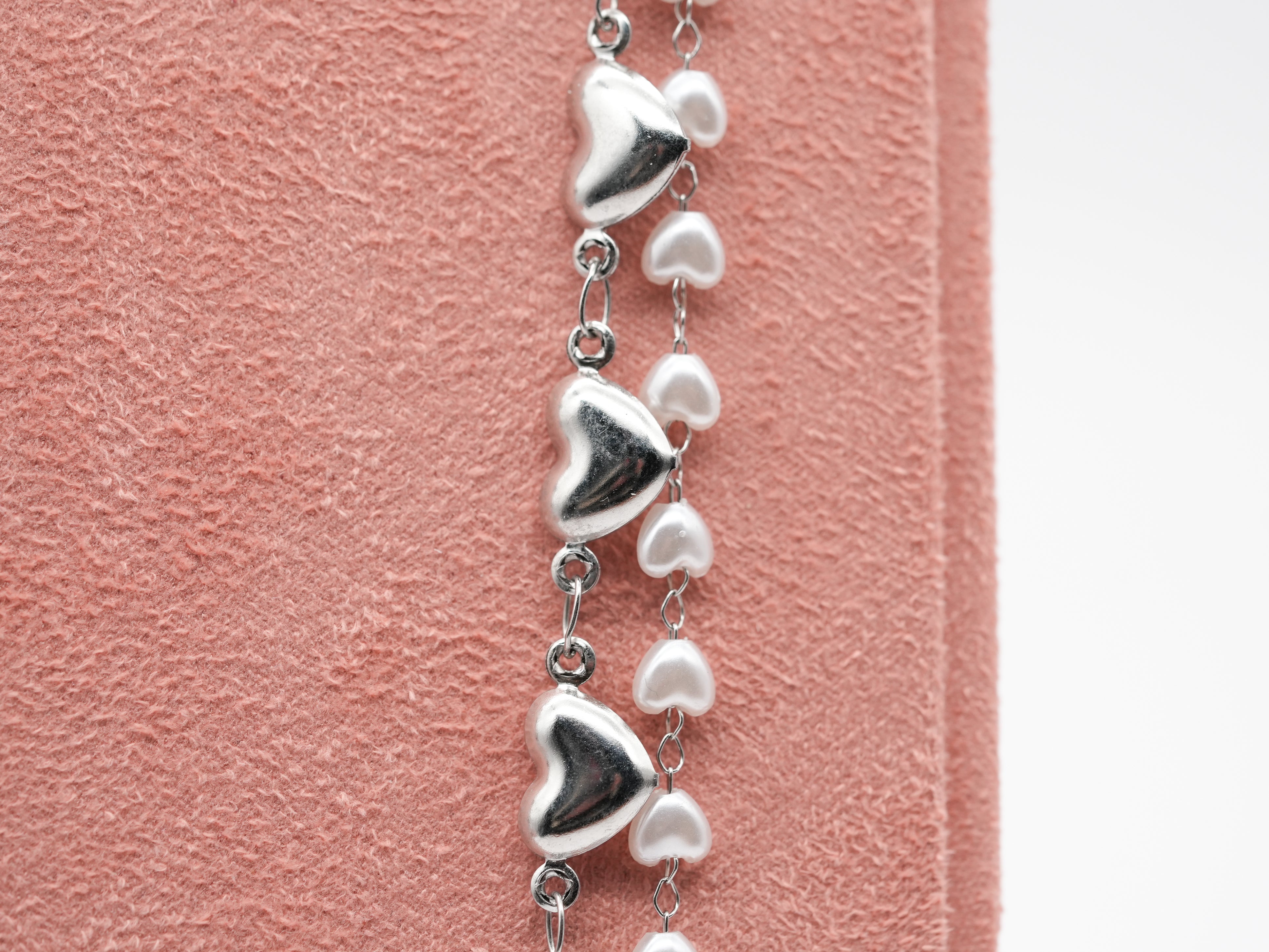 Edelstahlhalskette mit Herz- & Perlendetails