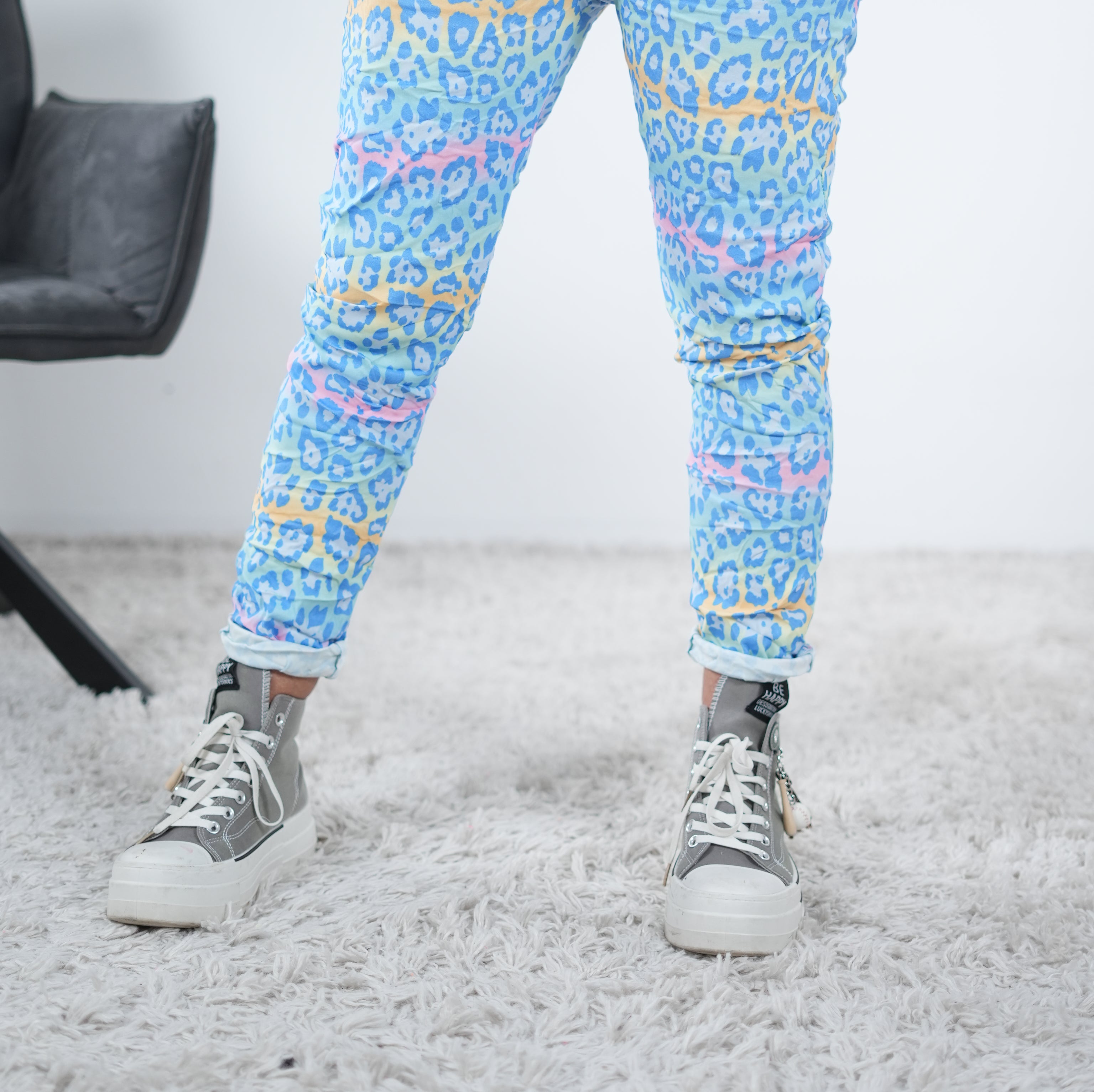 Bunte Jogpant im Leo Look One Size (ca Gr. 38-44) Blau