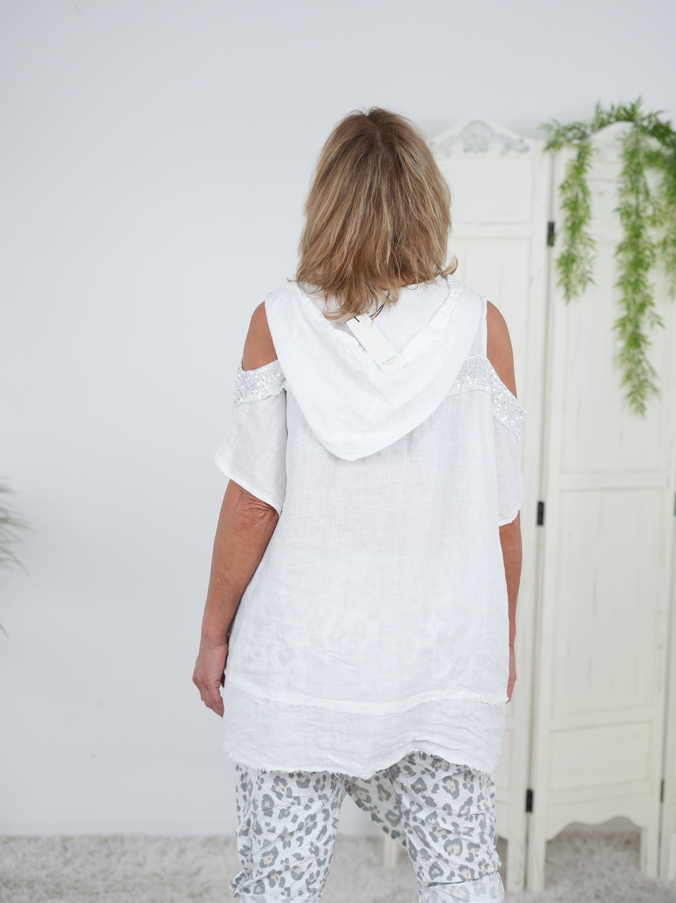 Leinen Oberteil mit Cut Outs und Pailletten Details