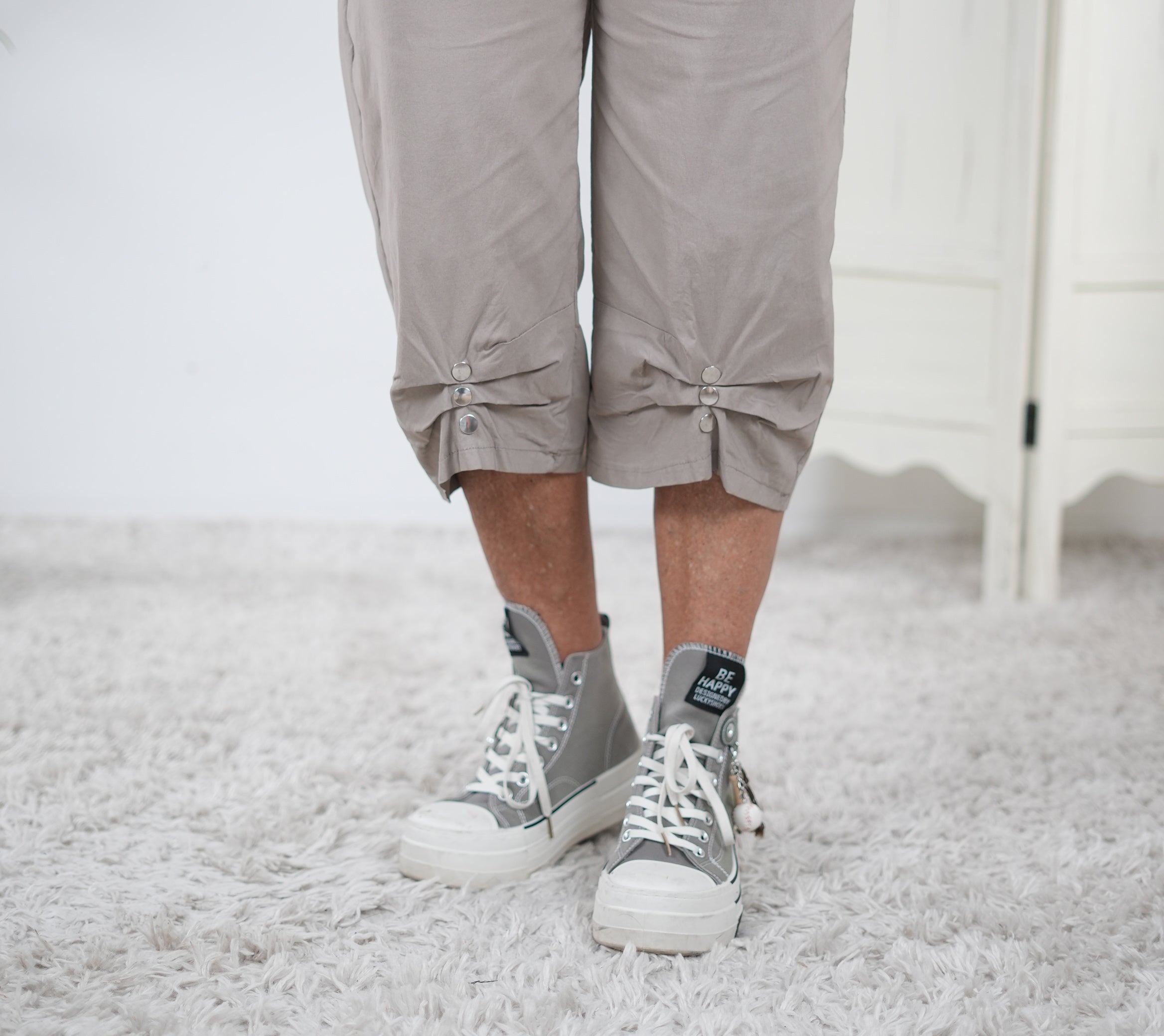 Capri Joggy mit verspieltem Abschluss Taupe