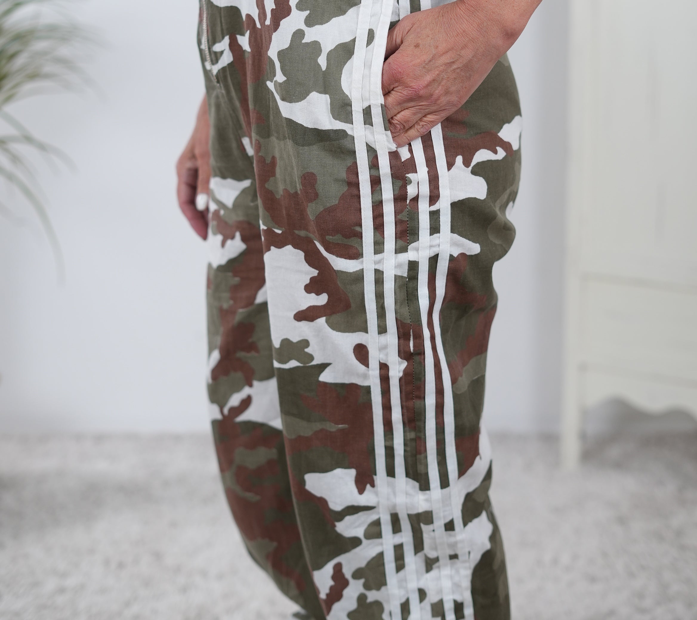 Hingucker Jumper in Camouflage mit seitlichen Streifen