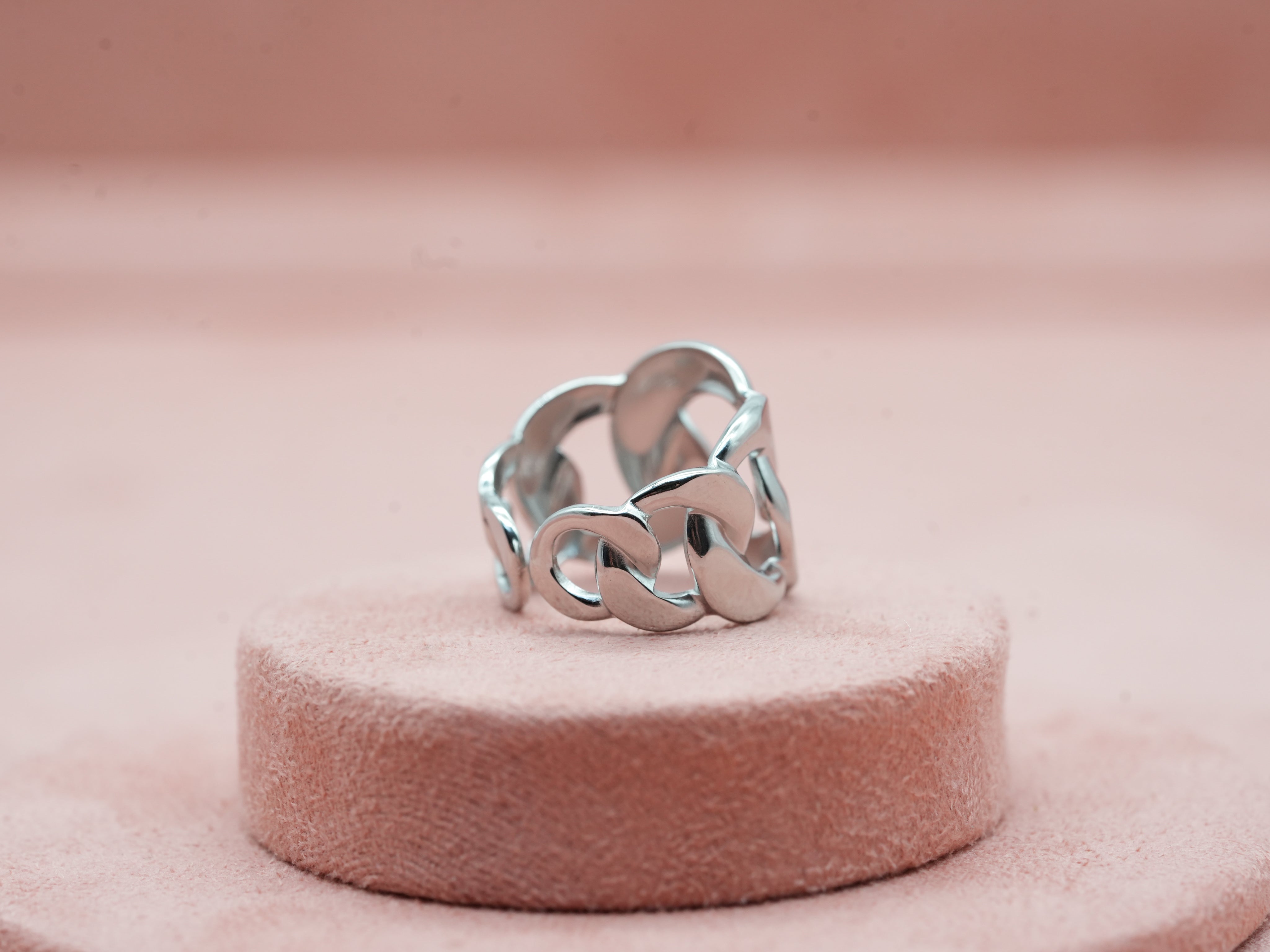 Silberner Ring im "Ketten" Design