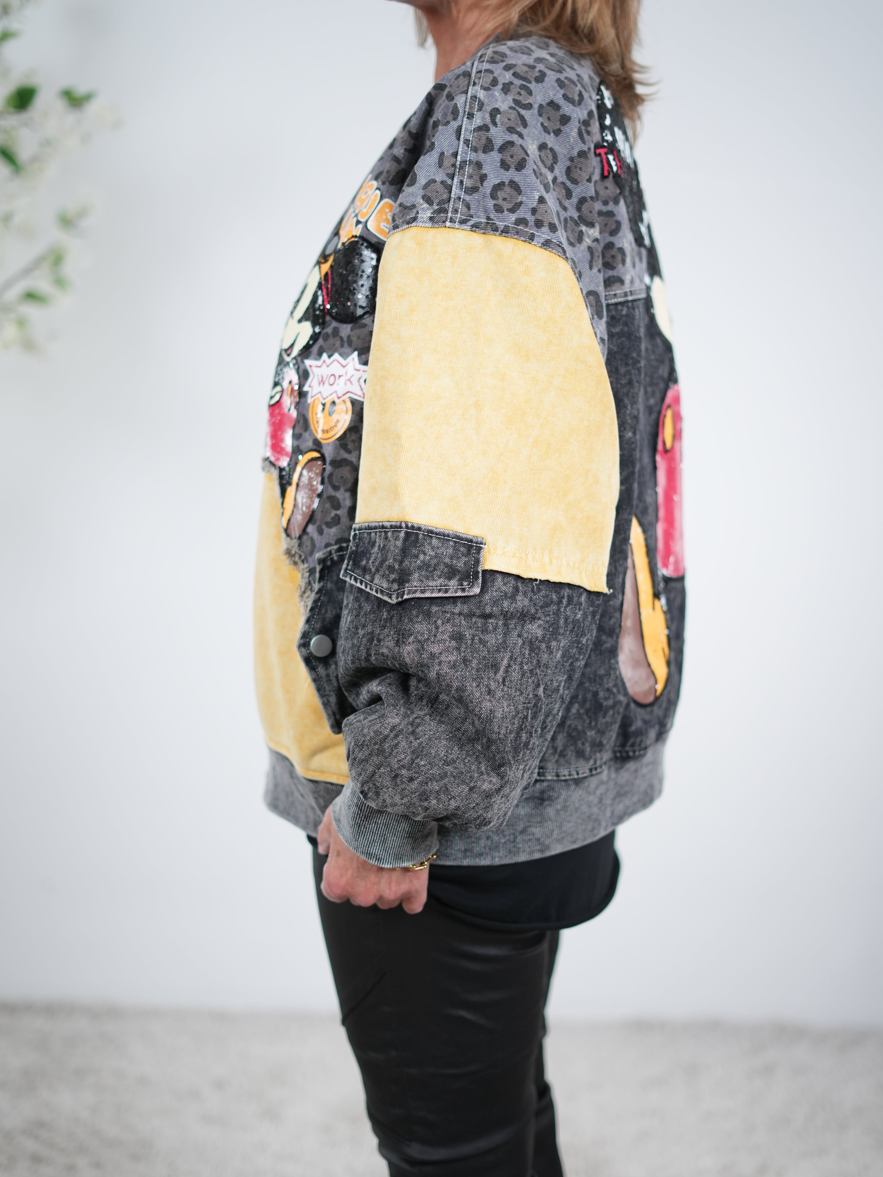 Ausgefallene Jacke im College Stil mit Comic Motiv