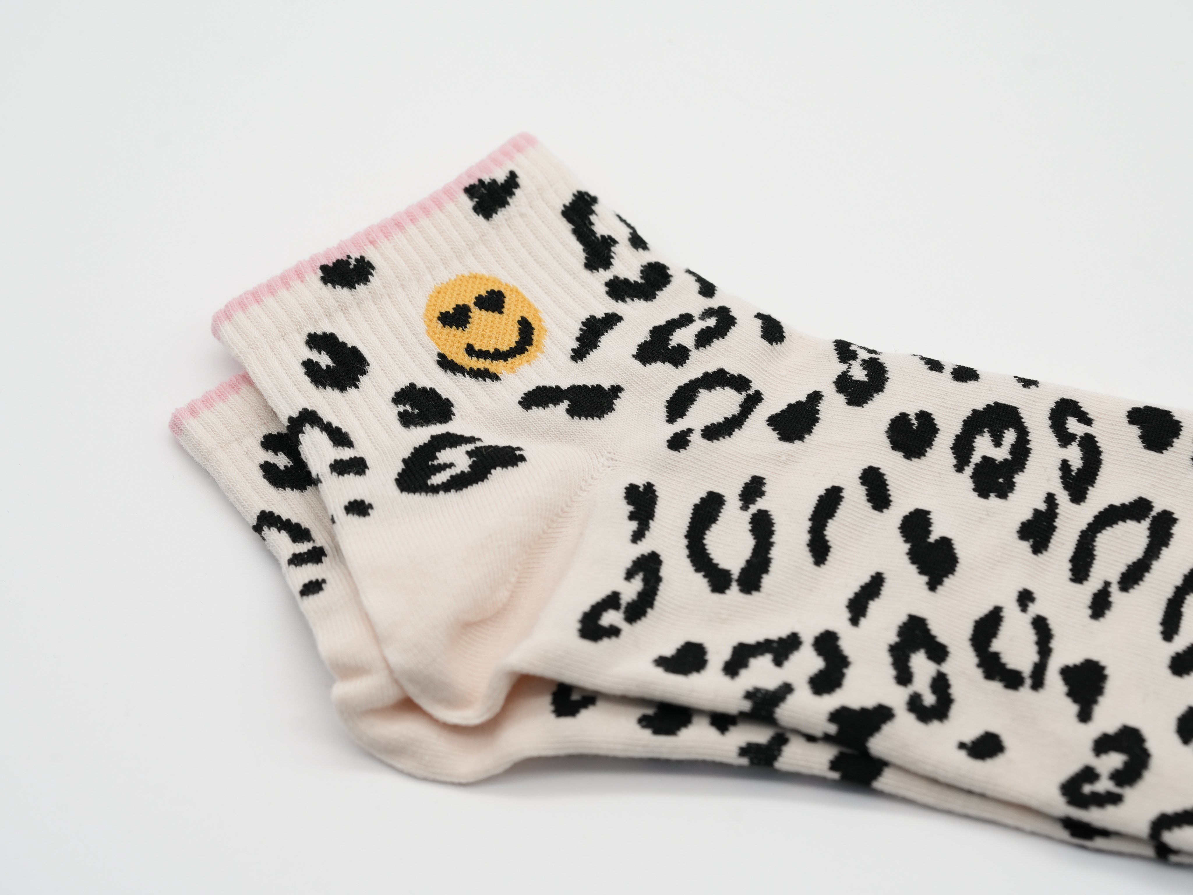 Kurze Socken im Leo Design mit Smiley