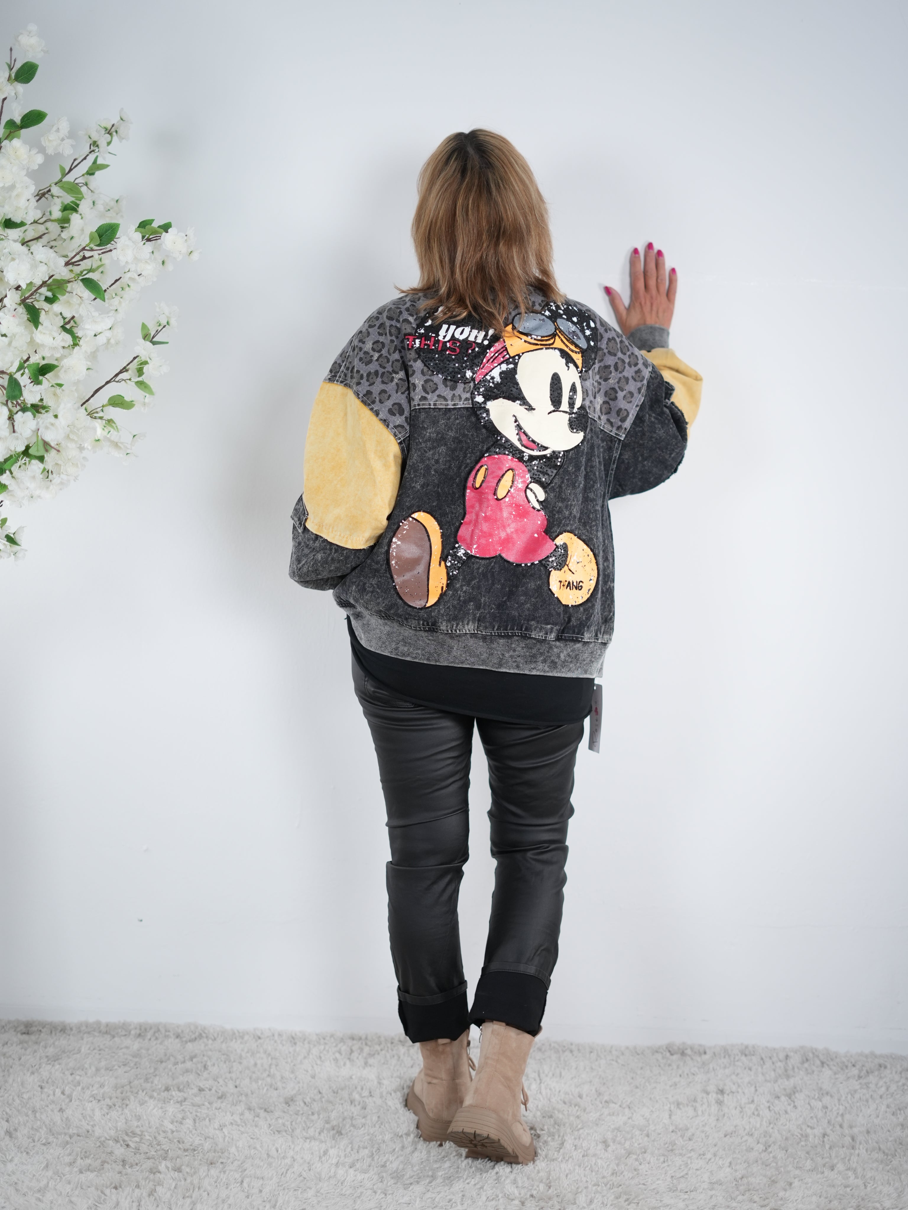 Ausgefallene Jacke im College Stil mit Comic Motiv