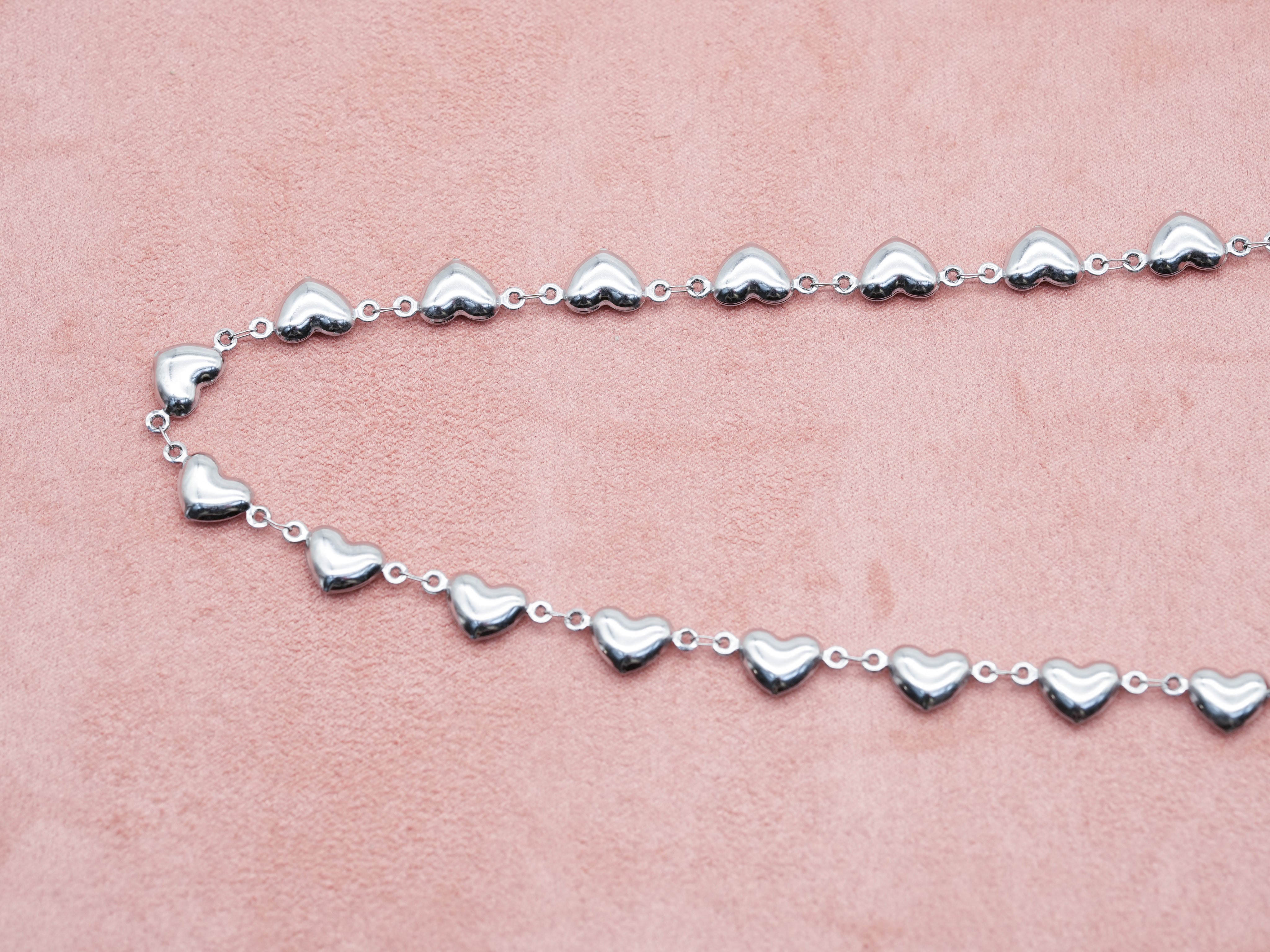 Niedliche Edelstahl-Kette mit kleinen Herzen