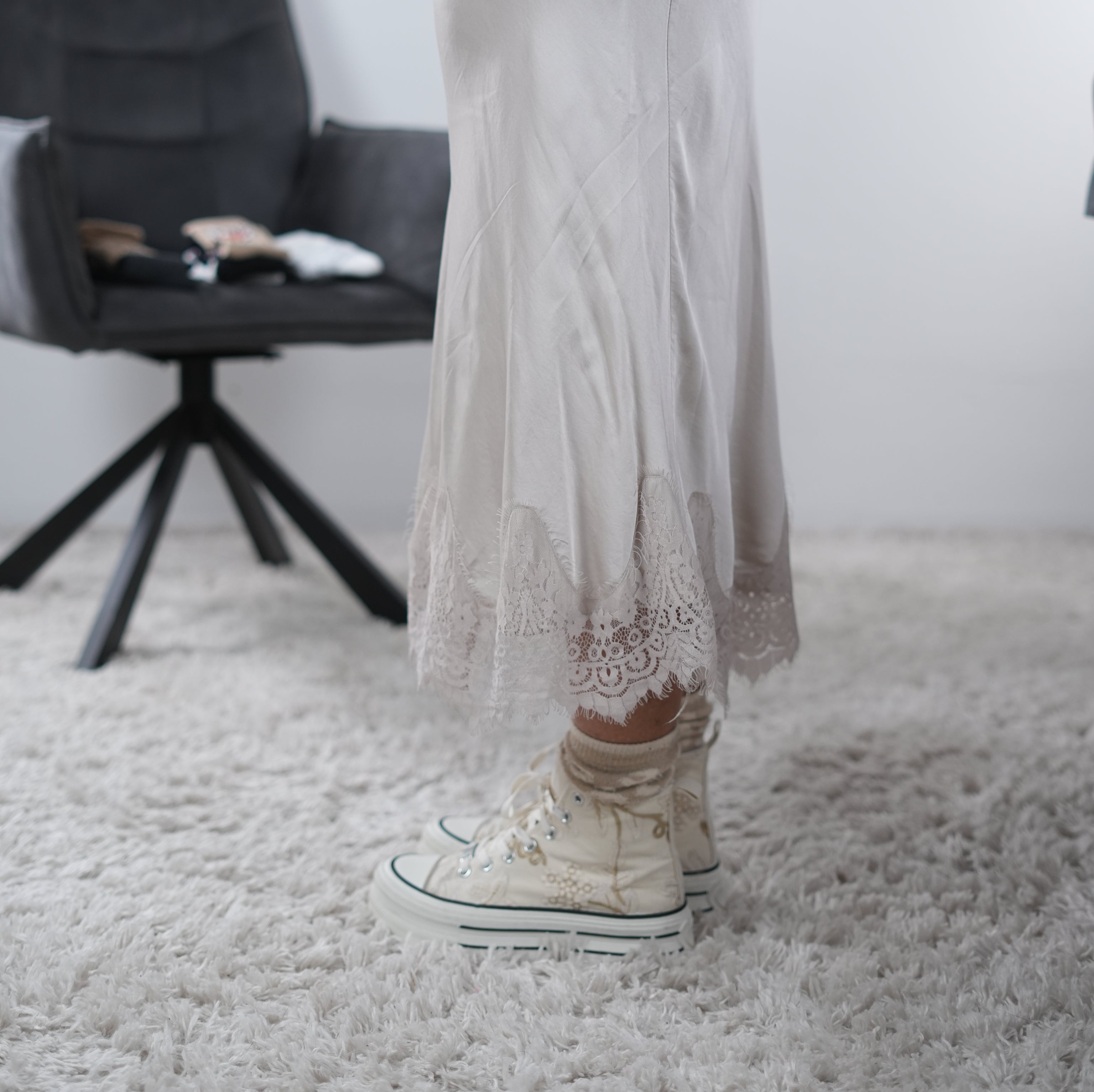 Satin Rock mit Spitze verziert
