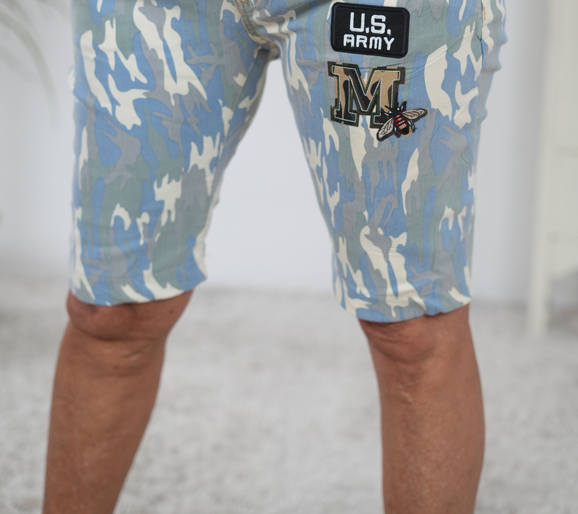 Jeans Shorts im Camo Look mit Patches