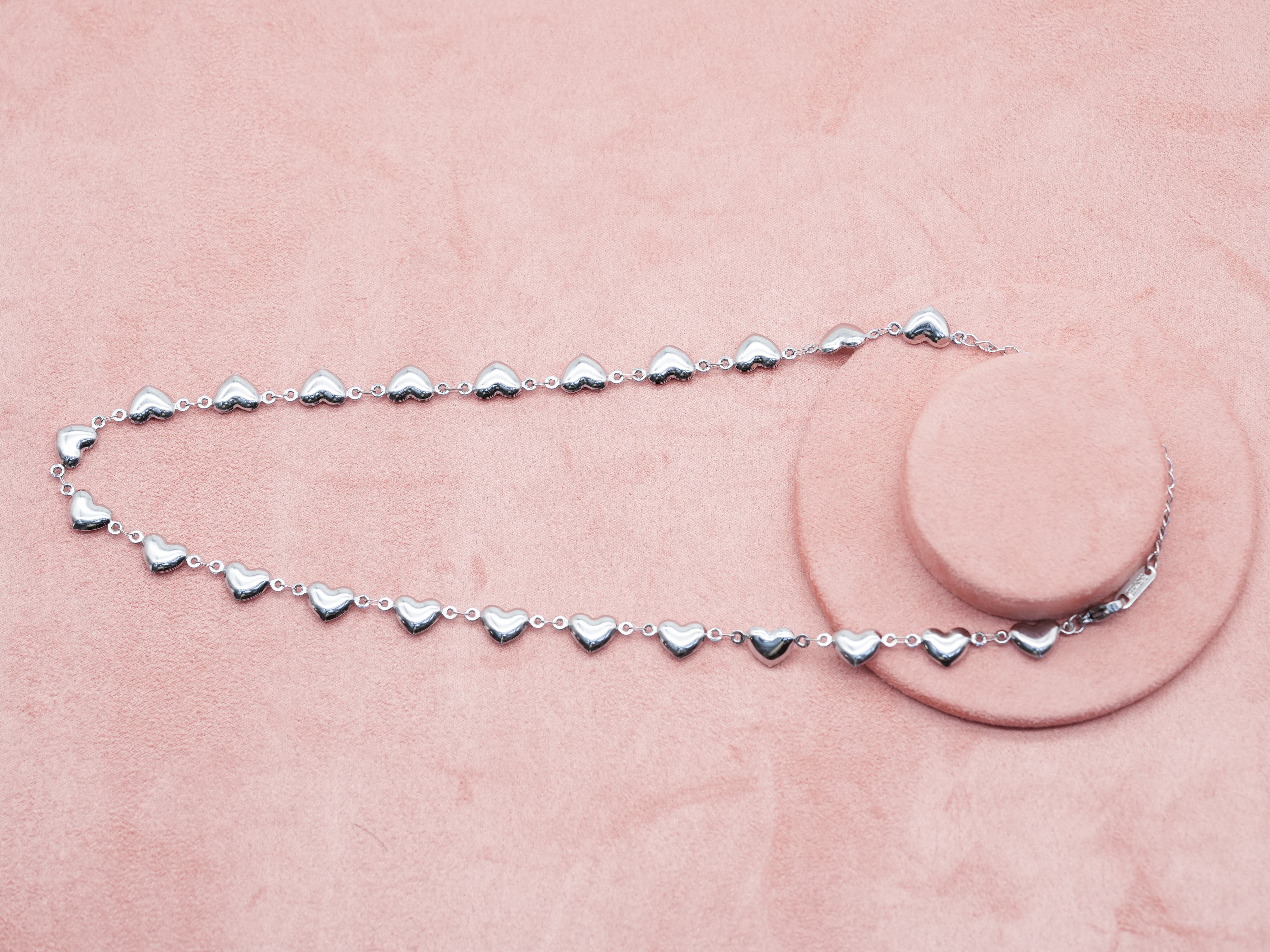 Niedliche Edelstahl-Kette mit kleinen Herzen